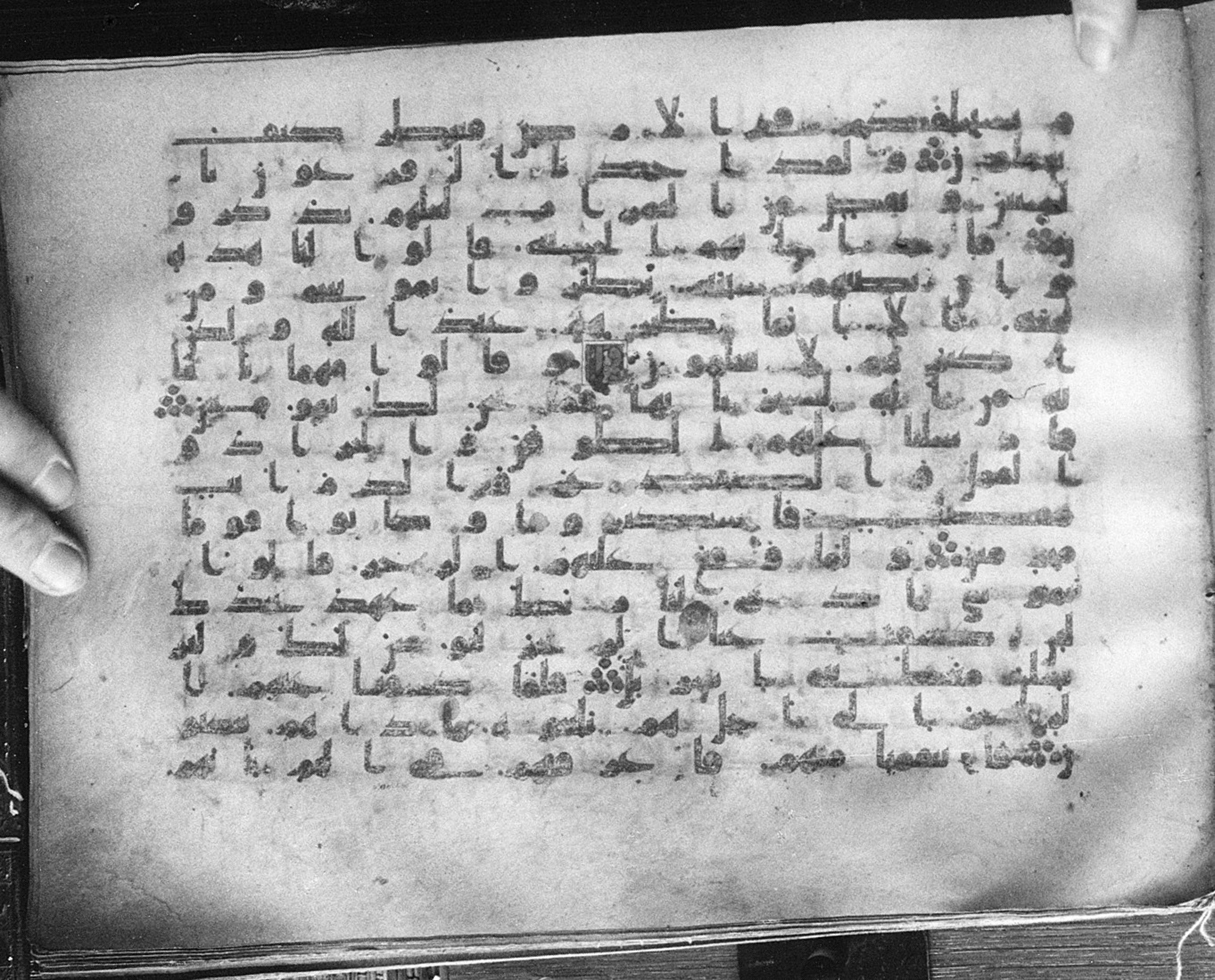 Meknes, Private library of Sherif ʿAbdarraḥmān b. Zīdān, no call number (Scan 1), in kūfī (type C.I) script, showing Surah 7:136 from 8th Century AD found in Meknes, Morocco, currently housed at Private library of Sherif ʿAbdarraḥmān b. Zīdān, Meknes (with fragments in Rabat, Kuwait, and private collections)
