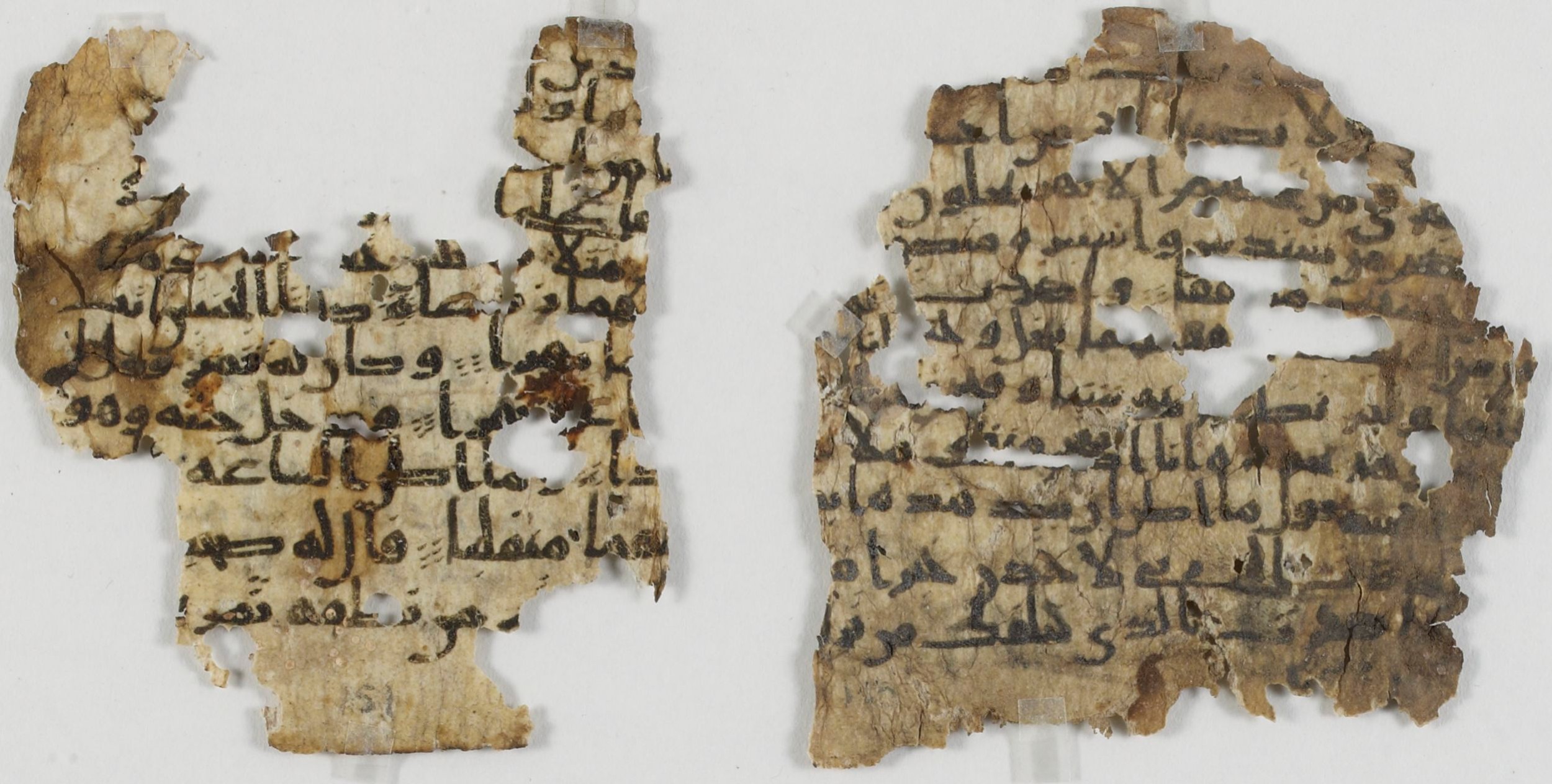London, The British Library, Or. 2165, in ḥiǧāzī II script, showing Surah 18:28 from Mid 7th to Mid 8th Century AD found in Fustat (Old Cairo), Egypt, currently housed at The British Library, London
