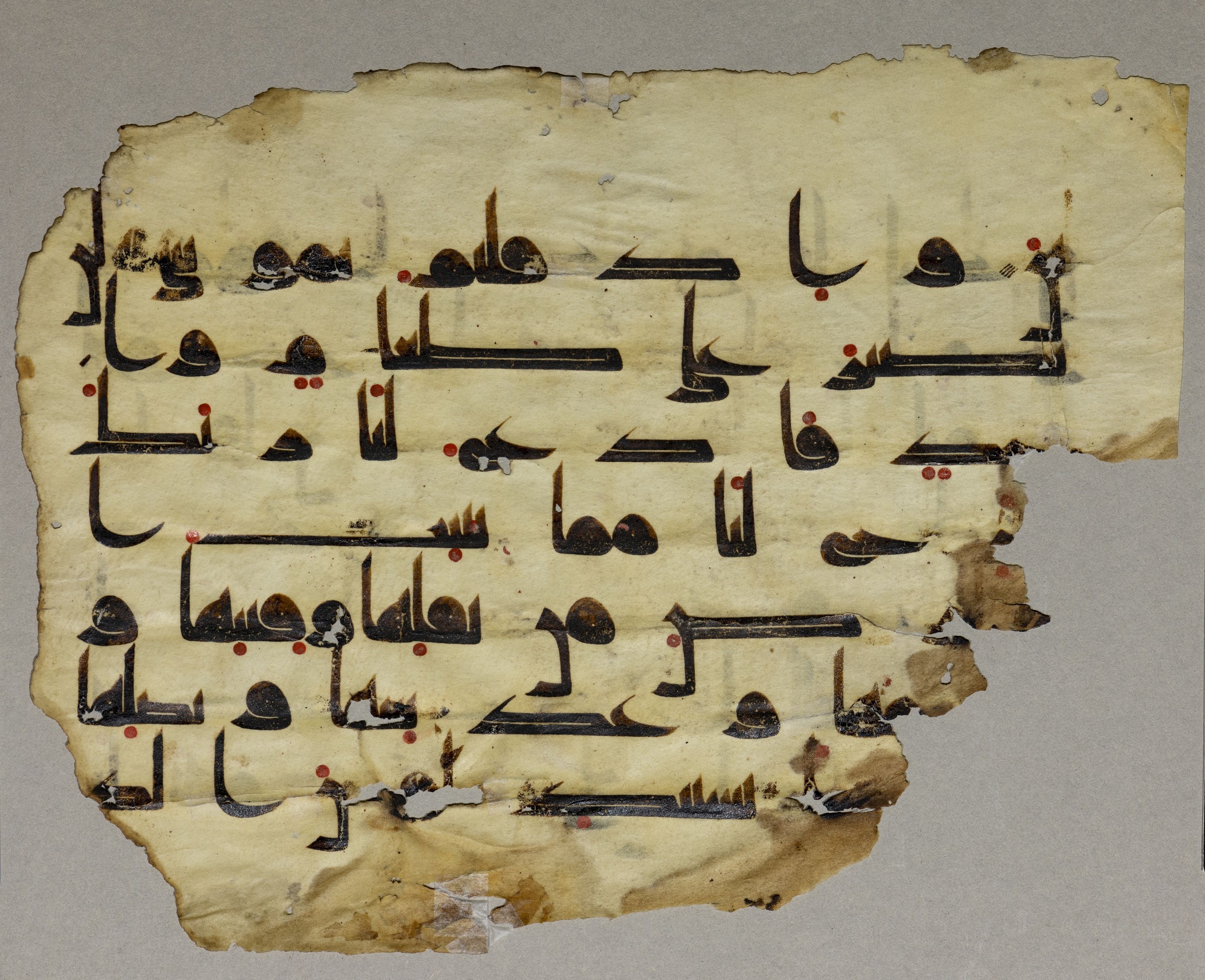 London, The British Library, Or. 2165, in ḥiǧāzī II script, showing Surah 2:60 from Mid 7th to Mid 8th Century AD found in Fustat (Old Cairo), Egypt, currently housed at The British Library, London
