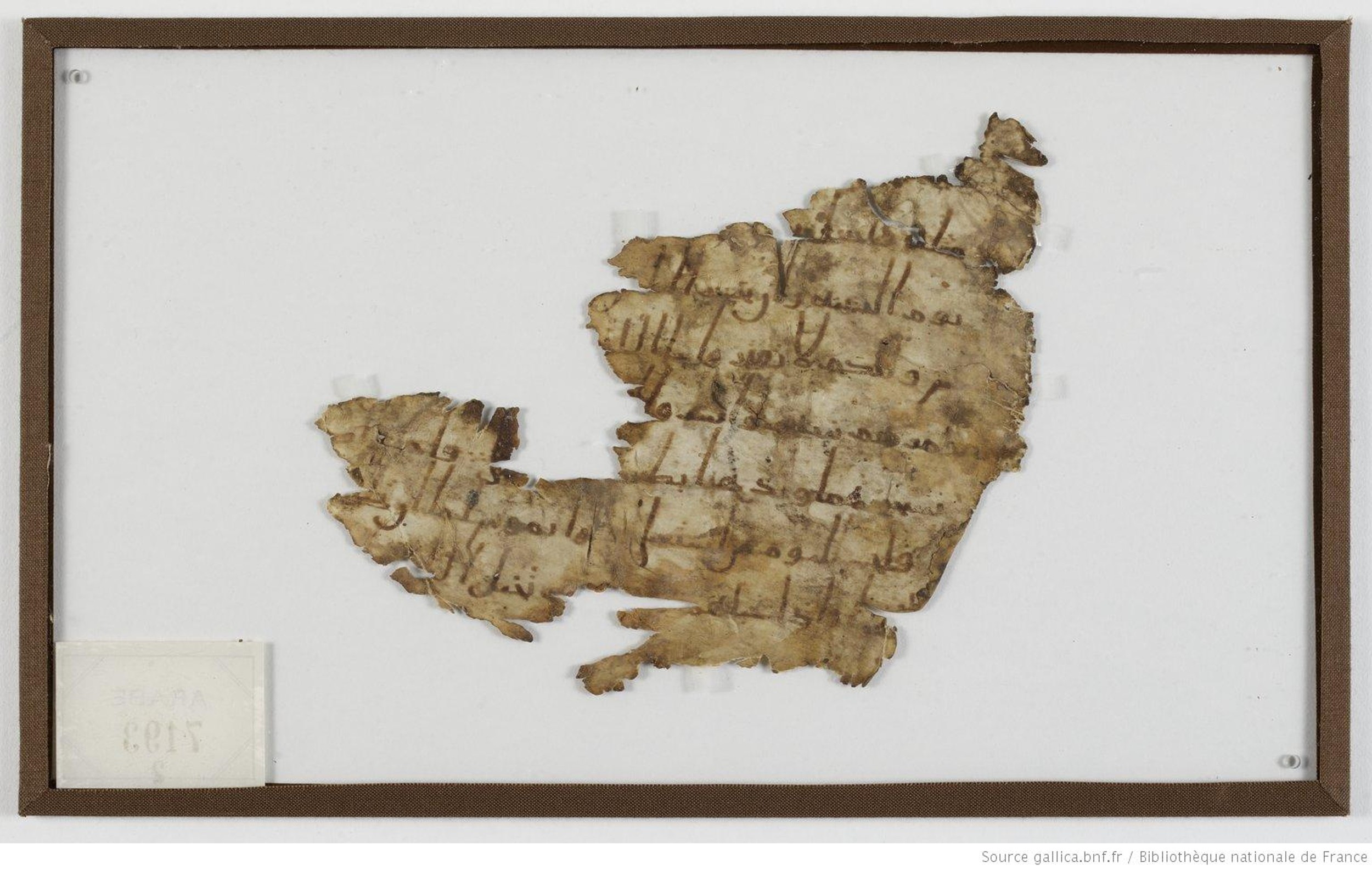 London, The British Library, Or. 2165, in ḥiǧāzī II script, showing Surah 20:64 from Mid 7th to Mid 8th Century AD found in Fustat (Old Cairo), Egypt, currently housed at The British Library, London