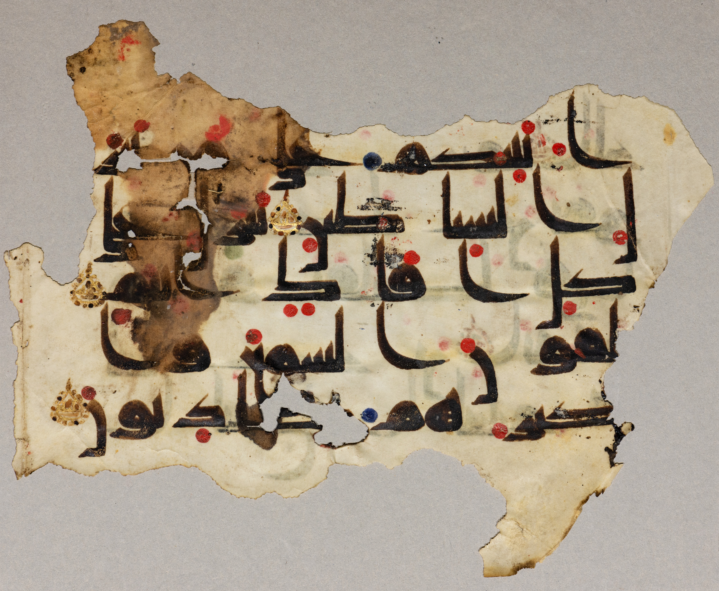 London, The British Library, Or. 2165, in ḥiǧāzī II script, showing Surah 26:223 from Mid 7th to Mid 8th Century AD found in Fustat (Old Cairo), Egypt, currently housed at The British Library, London