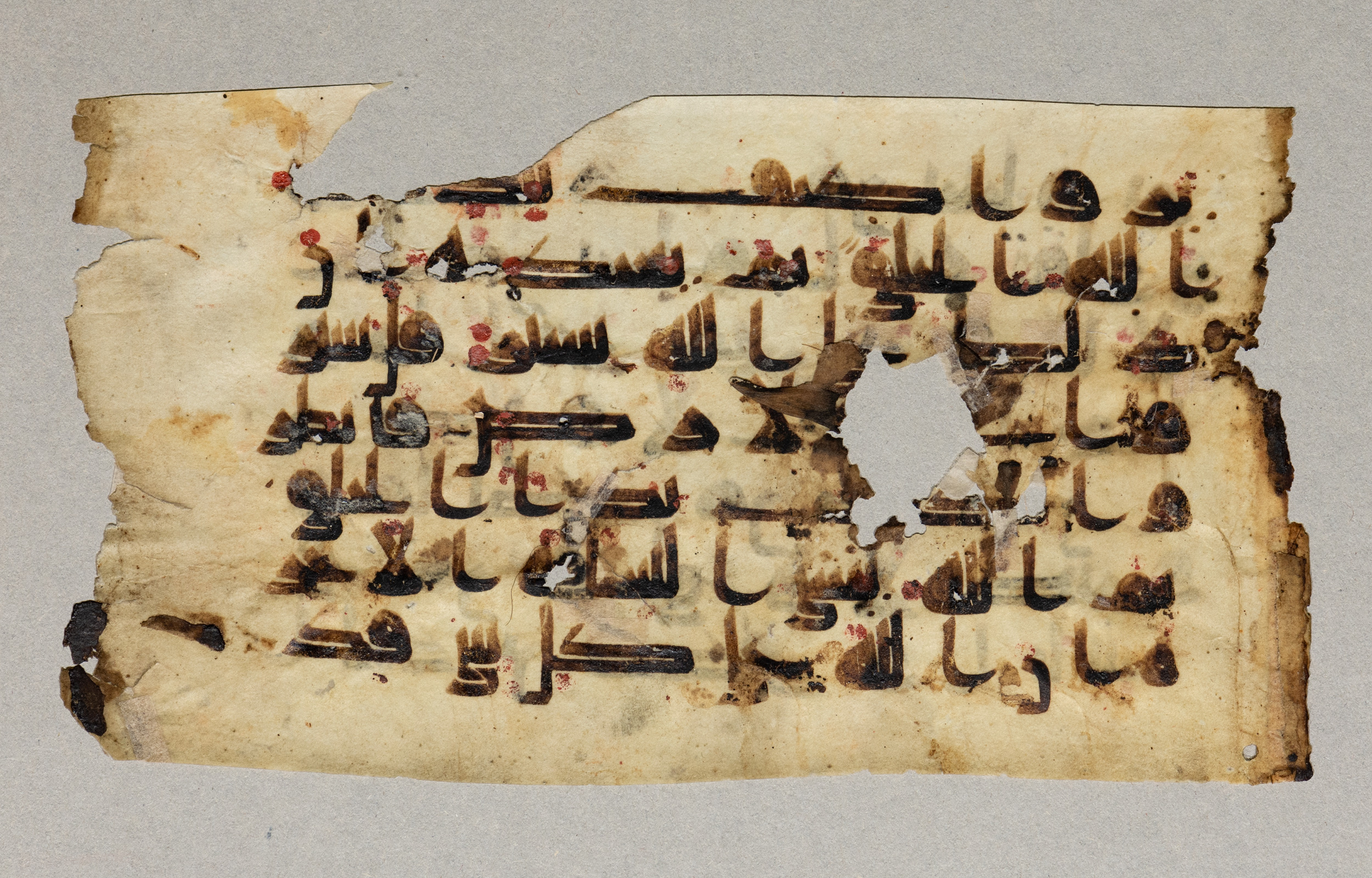 London, The British Library, Or. 2165, in ḥiǧāzī II script, showing Surah 29:19 from Mid 7th to Mid 8th Century AD found in Fustat (Old Cairo), Egypt, currently housed at The British Library, London
