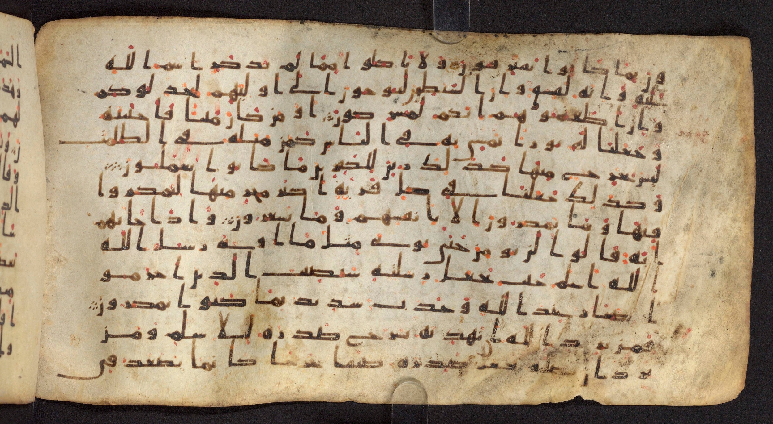 Staatsbibliothek zu Berlin, Ms. or. fol. 4313 (Scan 1), in Ḥiǧāzī (close to type II) script, showing Surah 6:124 from Mid to Late 7th Century AD found in Fustat (Old Cairo), Egypt, currently housed at Staatsbibliothek zu Berlin, Berlin