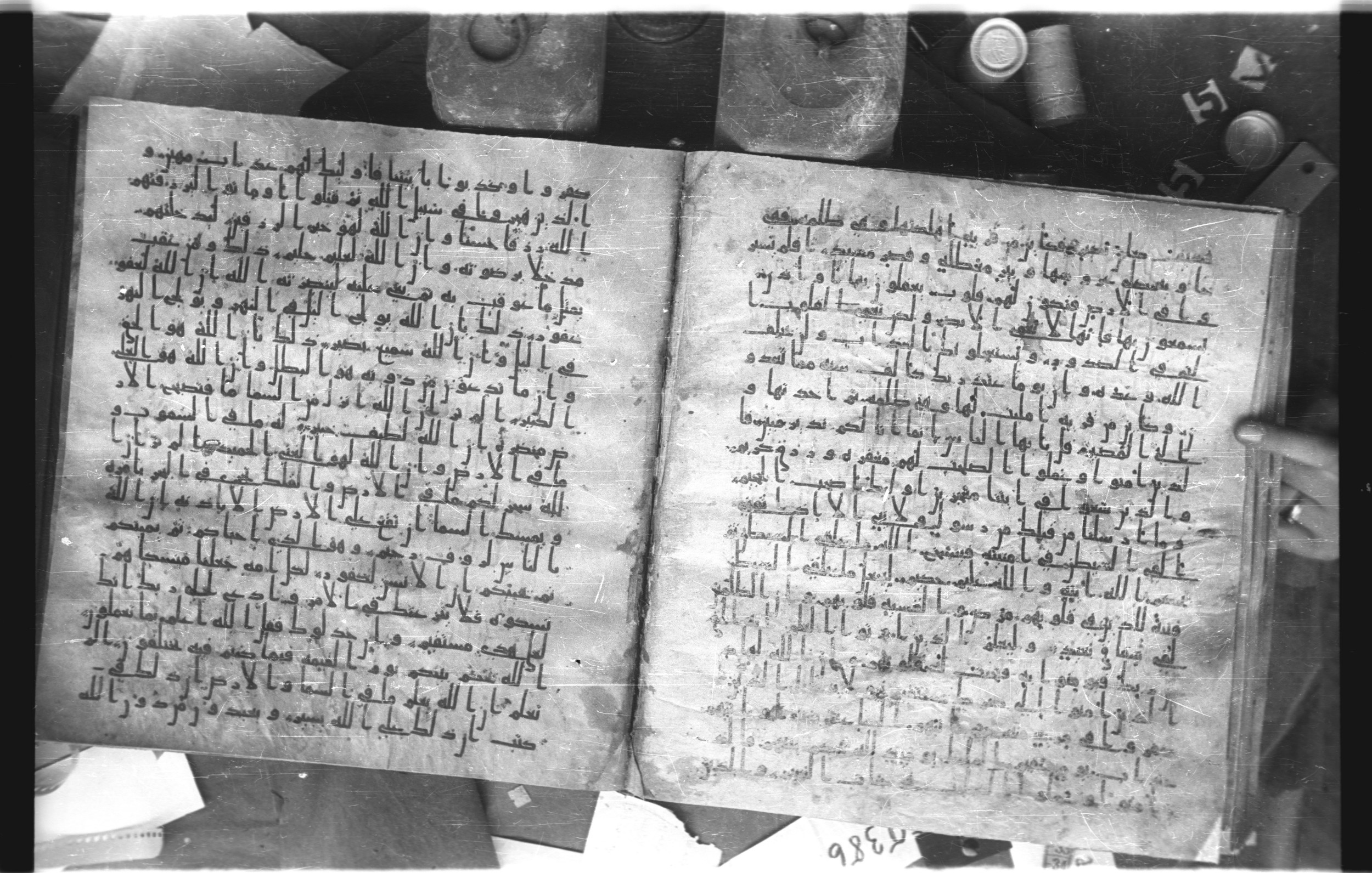Staatsbibliothek zu Berlin, Ms. or. fol. 4313 (Scan 2), in Ḥiǧāzī (close to type II) script, showing Surah 22:49 from Mid to Late 7th Century AD found in Fustat (Old Cairo), Egypt, currently housed at Staatsbibliothek zu Berlin, Berlin
