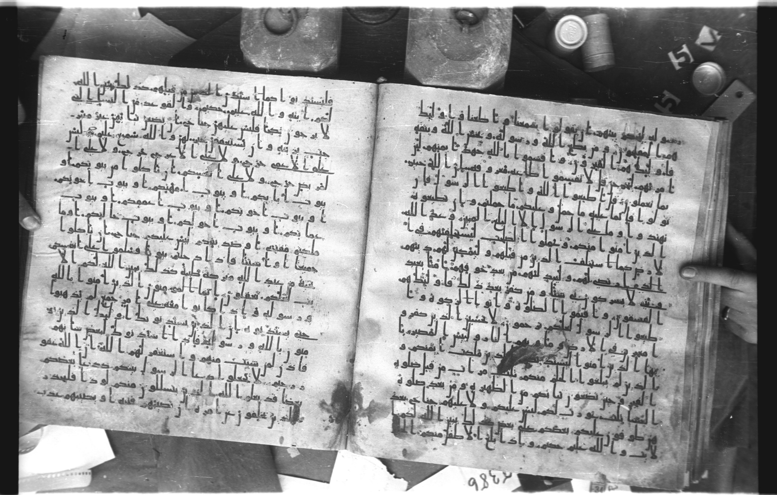 Staatsbibliothek zu Berlin, Ms. or. fol. 4313 (Scan 2), in Ḥiǧāzī (close to type II) script, showing Surah 24:52 from Mid to Late 7th Century AD found in Fustat (Old Cairo), Egypt, currently housed at Staatsbibliothek zu Berlin, Berlin