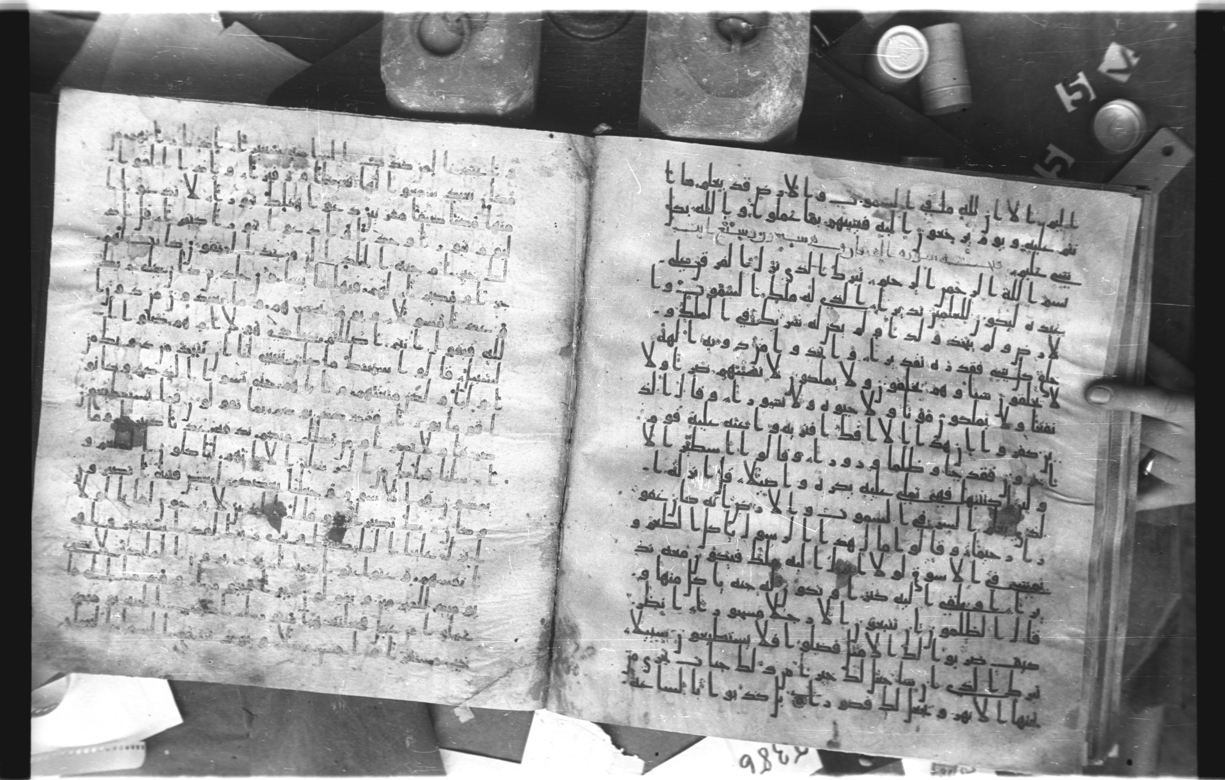 Staatsbibliothek zu Berlin, Ms. or. fol. 4313 (Scan 2), in Ḥiǧāzī (close to type II) script, showing Surah 25:3 from Mid to Late 7th Century AD found in Fustat (Old Cairo), Egypt, currently housed at Staatsbibliothek zu Berlin, Berlin