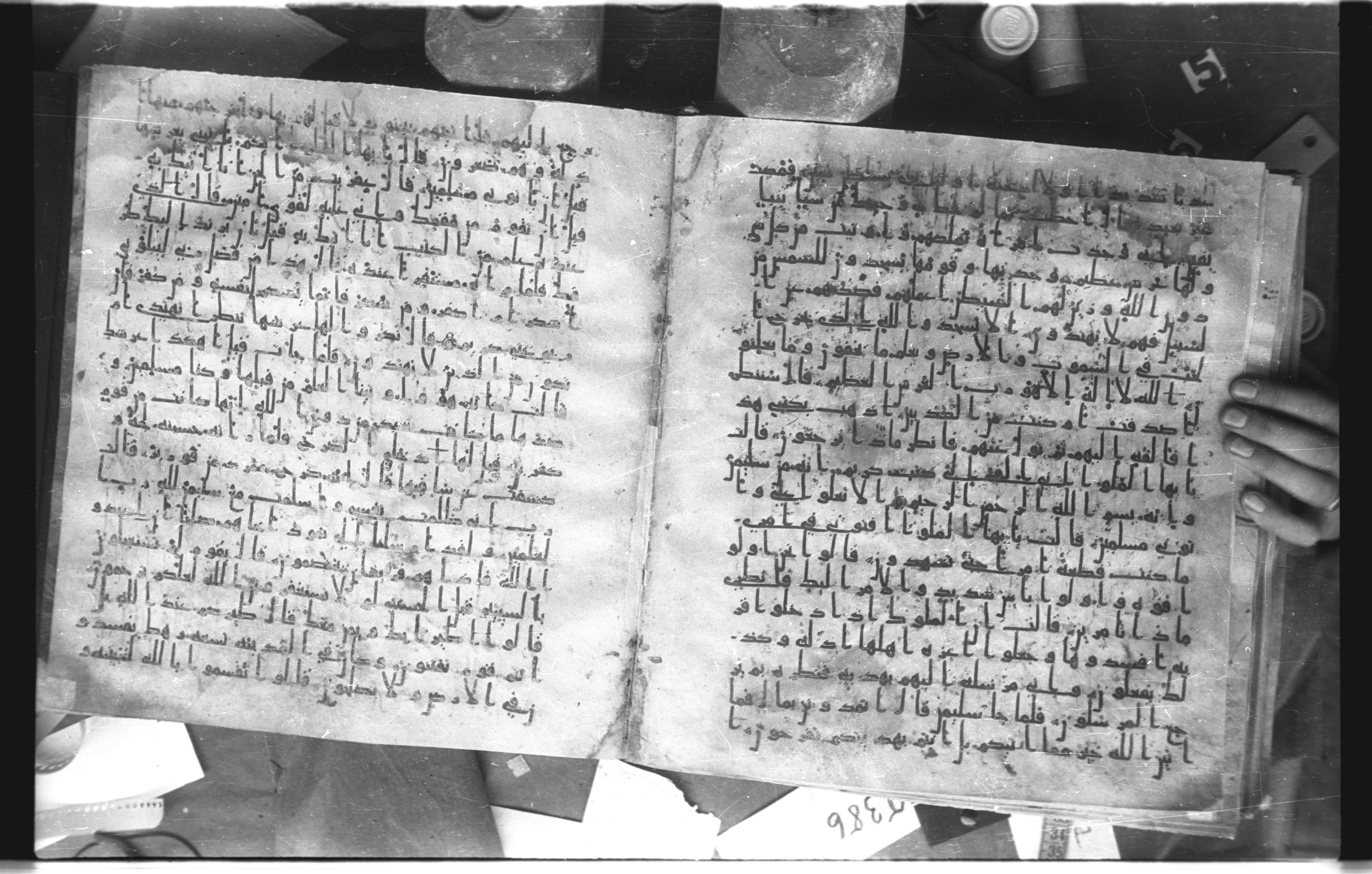 Staatsbibliothek zu Berlin, Ms. or. fol. 4313 (Scan 3), in Ḥiǧāzī (close to type II) script, showing Surah 27:21 from Mid to Late 7th Century AD found in Fustat (Old Cairo), Egypt, currently housed at Staatsbibliothek zu Berlin, Berlin