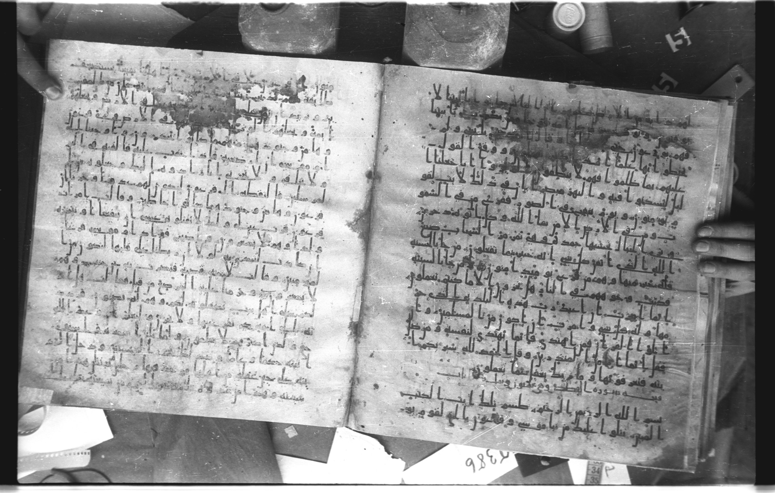 Staatsbibliothek zu Berlin, Ms. or. fol. 4313 (Scan 2), in Ḥiǧāzī (close to type II) script, showing Surah 28:2 from Mid to Late 7th Century AD found in Fustat (Old Cairo), Egypt, currently housed at Staatsbibliothek zu Berlin, Berlin