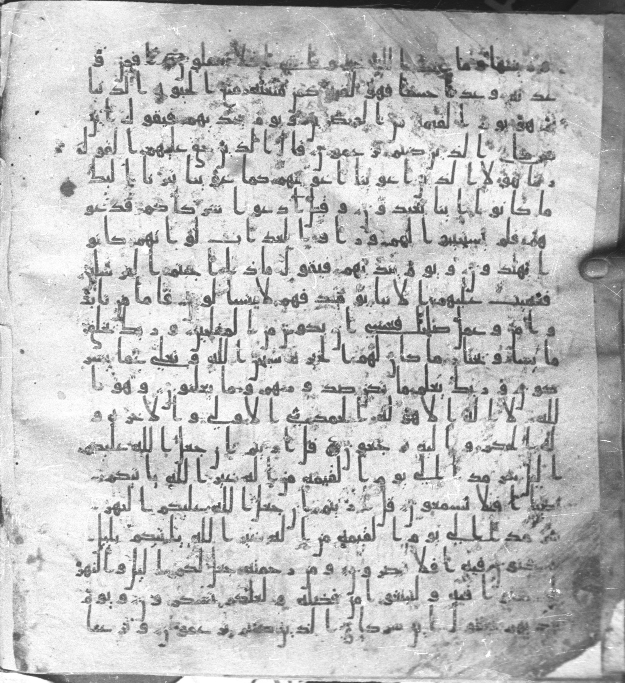 Staatsbibliothek zu Berlin, Ms. or. fol. 4313 (Scan 1), in Ḥiǧāzī (close to type II) script, showing Surah 28:71 from Mid to Late 7th Century AD found in Fustat (Old Cairo), Egypt, currently housed at Staatsbibliothek zu Berlin, Berlin