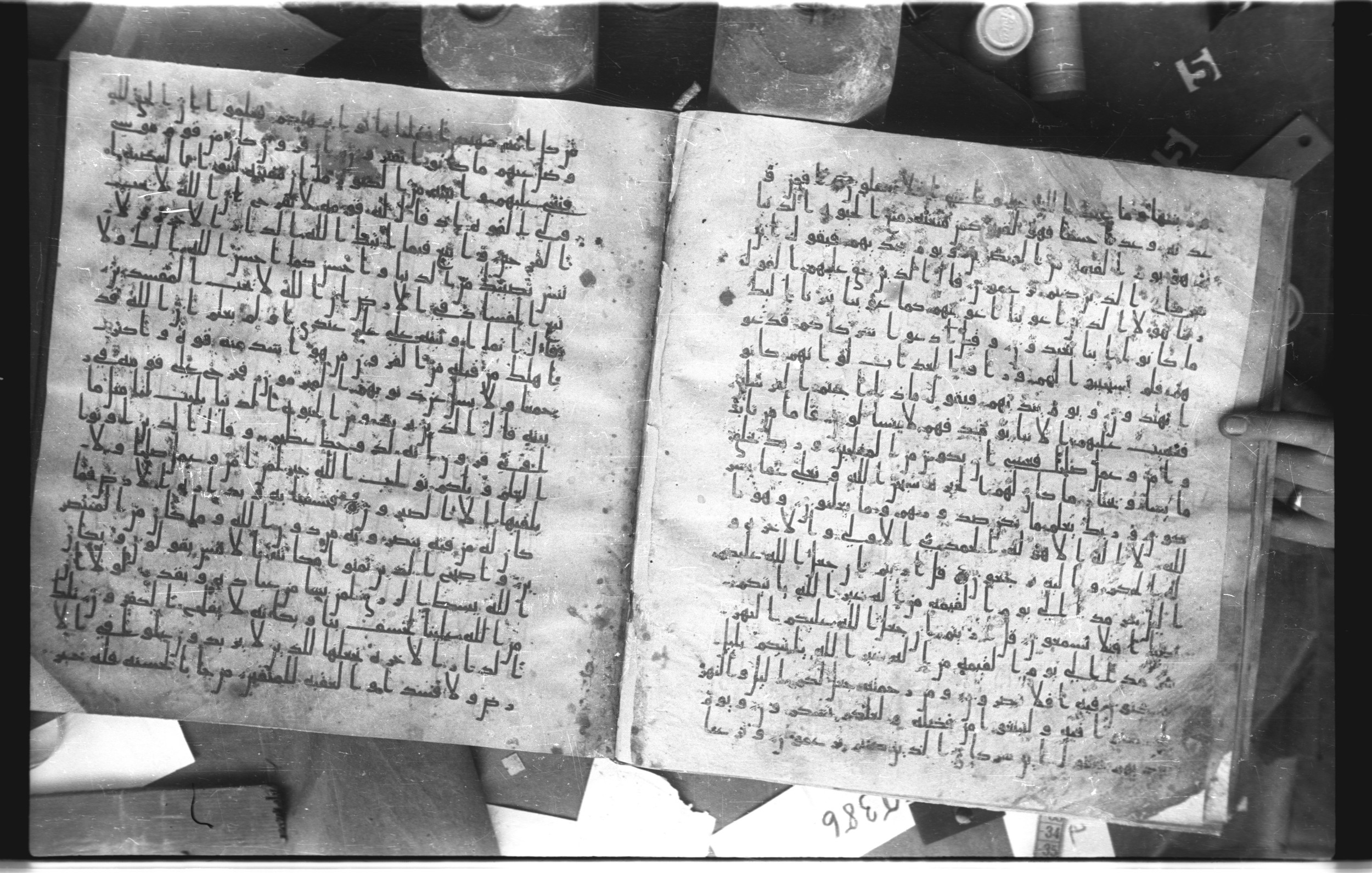 Staatsbibliothek zu Berlin, Ms. or. fol. 4313 (Scan 2), in Ḥiǧāzī (close to type II) script, showing Surah 28:71 from Mid to Late 7th Century AD found in Fustat (Old Cairo), Egypt, currently housed at Staatsbibliothek zu Berlin, Berlin