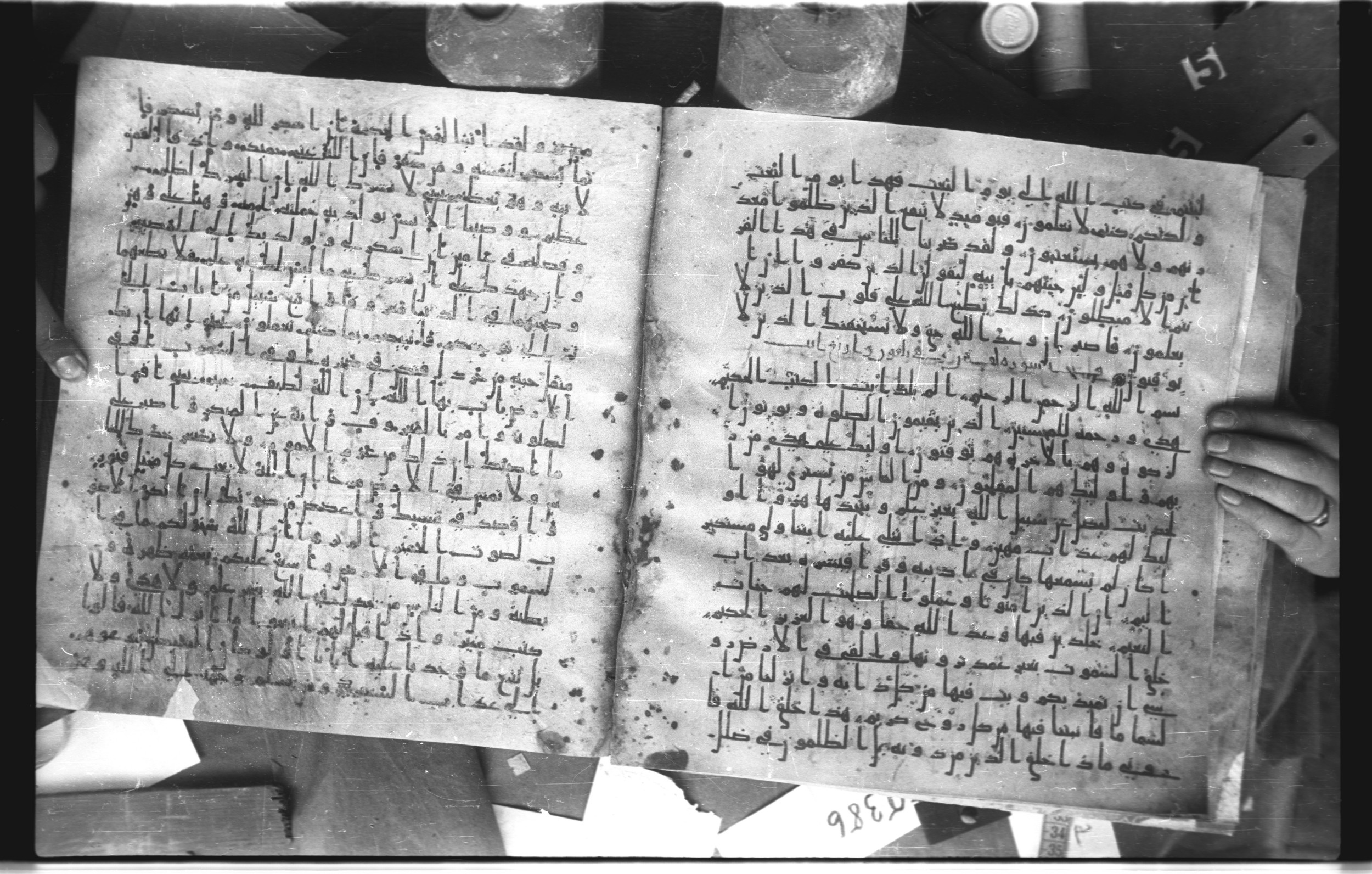 Staatsbibliothek zu Berlin, Ms. or. fol. 4313 (Scan 2), in Ḥiǧāzī (close to type II) script, showing Surah 31:2 from Mid to Late 7th Century AD found in Fustat (Old Cairo), Egypt, currently housed at Staatsbibliothek zu Berlin, Berlin