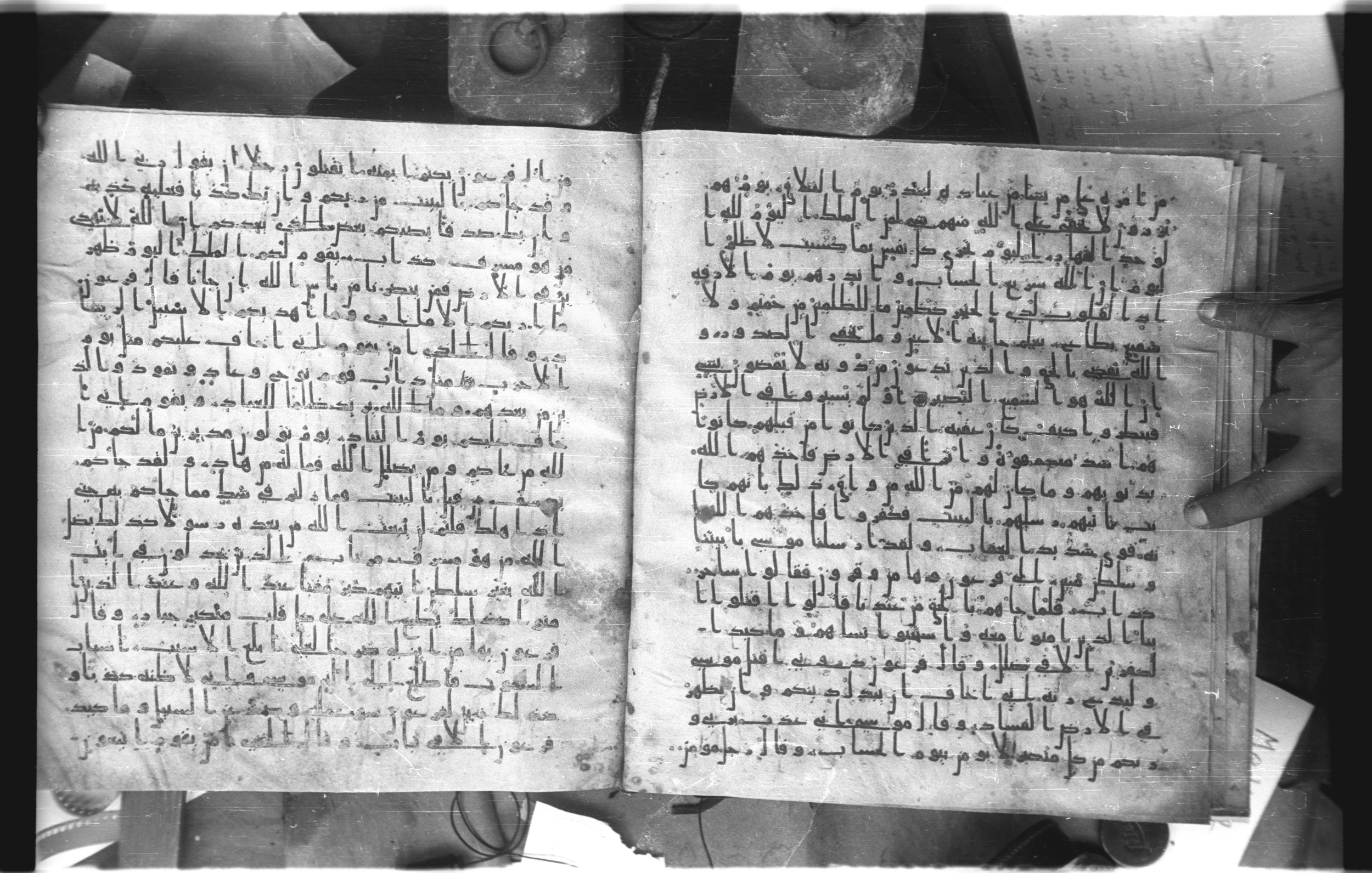 Staatsbibliothek zu Berlin, Ms. or. fol. 4313 (Scan 3), in Ḥiǧāzī (close to type II) script, showing Surah 40:21 from Mid to Late 7th Century AD found in Fustat (Old Cairo), Egypt, currently housed at Staatsbibliothek zu Berlin, Berlin