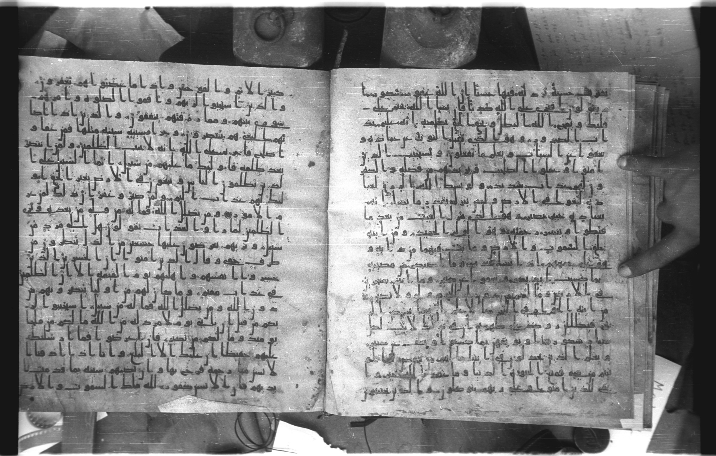 Staatsbibliothek zu Berlin, Ms. or. fol. 4313 (Scan 3), in Ḥiǧāzī (close to type II) script, showing Surah 42:32 from Mid to Late 7th Century AD found in Fustat (Old Cairo), Egypt, currently housed at Staatsbibliothek zu Berlin, Berlin