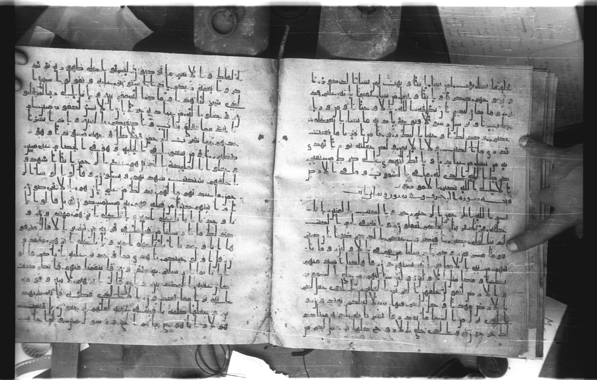 Staatsbibliothek zu Berlin, Ms. or. fol. 4313 (Scan 5), in Ḥiǧāzī (close to type II) script, showing Surah 42:49 from Mid to Late 7th Century AD found in Fustat (Old Cairo), Egypt, currently housed at Staatsbibliothek zu Berlin, Berlin