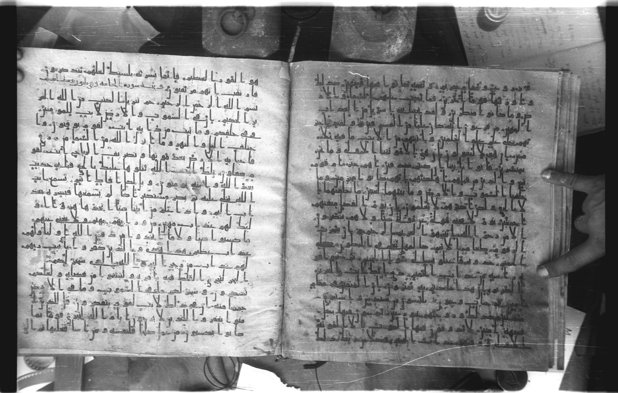 Staatsbibliothek zu Berlin, Ms. or. fol. 4313 (Scan 3), in Ḥiǧāzī (close to type II) script, showing Surah 44:39 from Mid to Late 7th Century AD found in Fustat (Old Cairo), Egypt, currently housed at Staatsbibliothek zu Berlin, Berlin