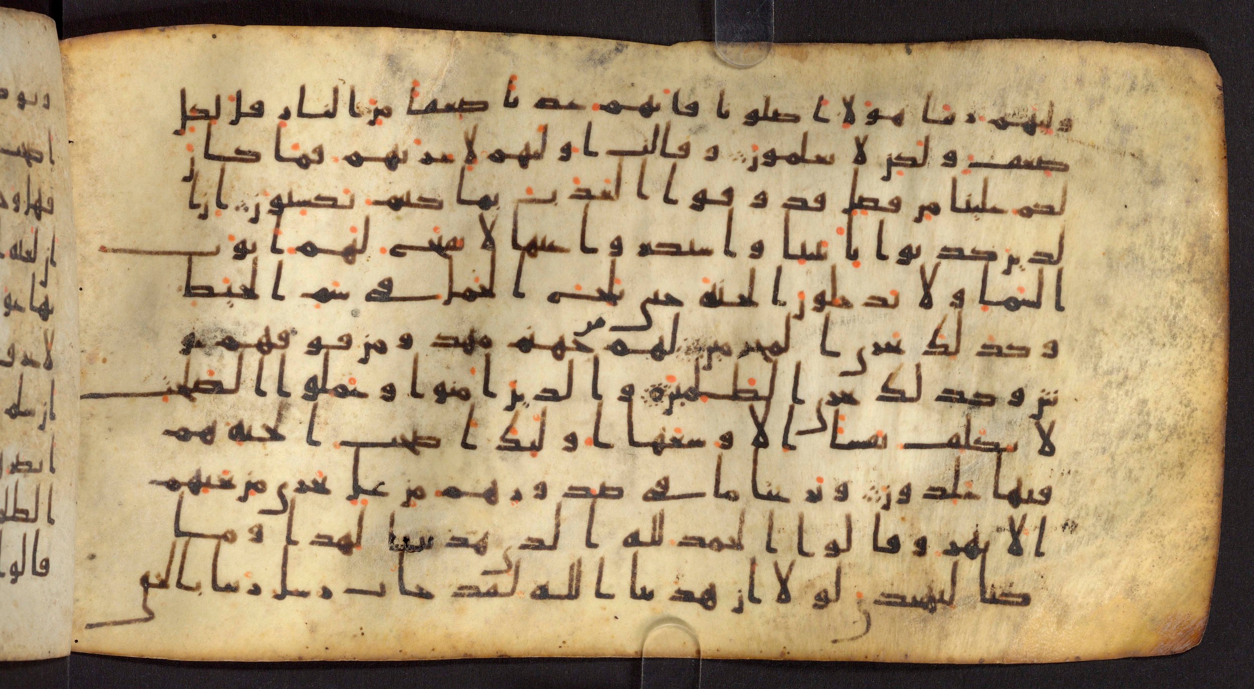Staatsbibliothek zu Berlin, Ms. or. fol. 4313 (Scan 1), in Ḥiǧāzī (close to type II) script, showing Surah 7:39 from Mid to Late 7th Century AD found in Fustat (Old Cairo), Egypt, currently housed at Staatsbibliothek zu Berlin, Berlin