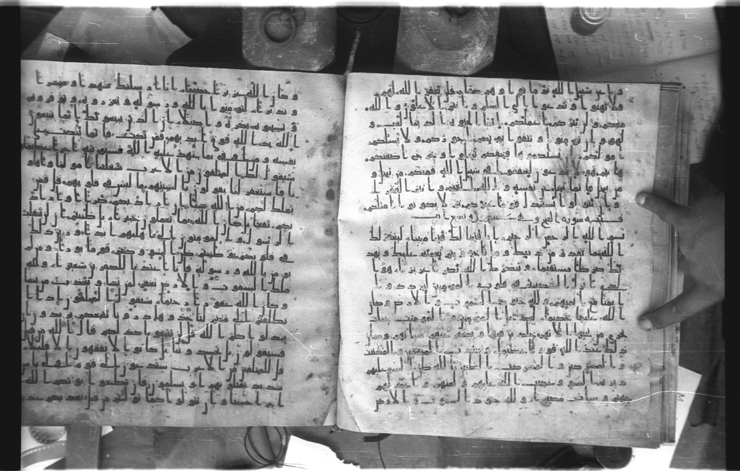 Staatsbibliothek zu Berlin, Ms. or. fol. 4313 (Scan 3), in Ḥiǧāzī (close to type II) script, showing Surah 48:3 from Mid to Late 7th Century AD found in Fustat (Old Cairo), Egypt, currently housed at Staatsbibliothek zu Berlin, Berlin