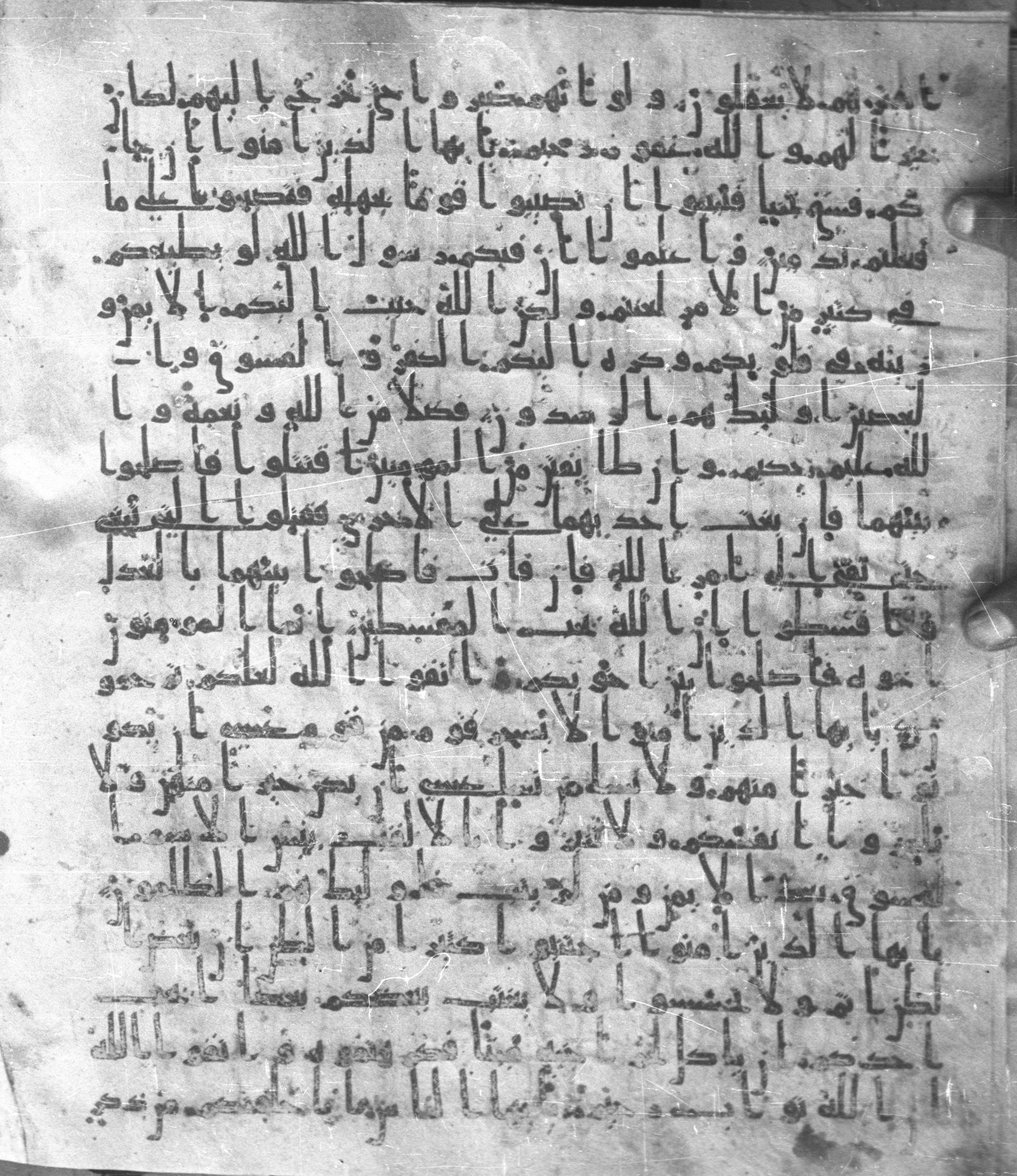 Staatsbibliothek zu Berlin, Ms. or. fol. 4313 (Scan 3), in Ḥiǧāzī (close to type II) script, showing Surah 49:4 from Mid to Late 7th Century AD found in Fustat (Old Cairo), Egypt, currently housed at Staatsbibliothek zu Berlin, Berlin