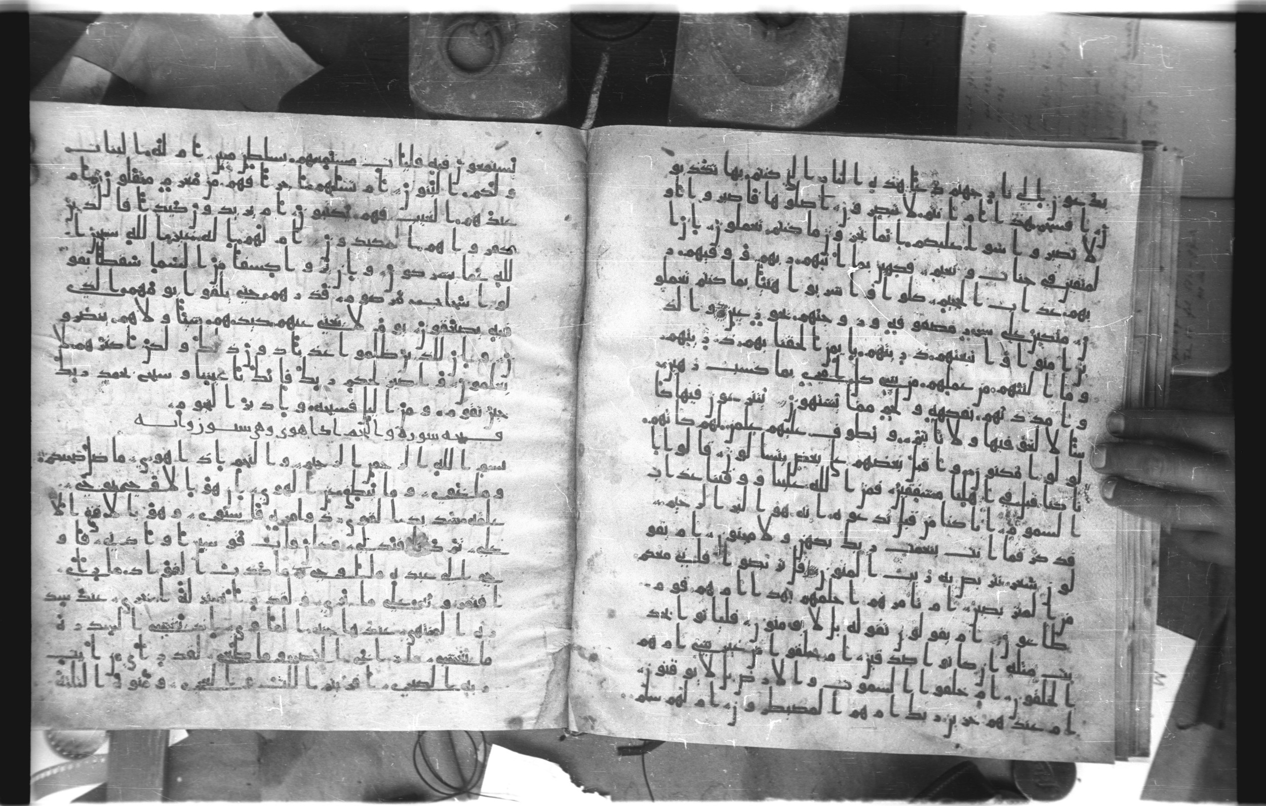 Staatsbibliothek zu Berlin, Ms. or. fol. 4313 (Scan 3), in Ḥiǧāzī (close to type II) script, showing Surah 52:21 from Mid to Late 7th Century AD found in Fustat (Old Cairo), Egypt, currently housed at Staatsbibliothek zu Berlin, Berlin