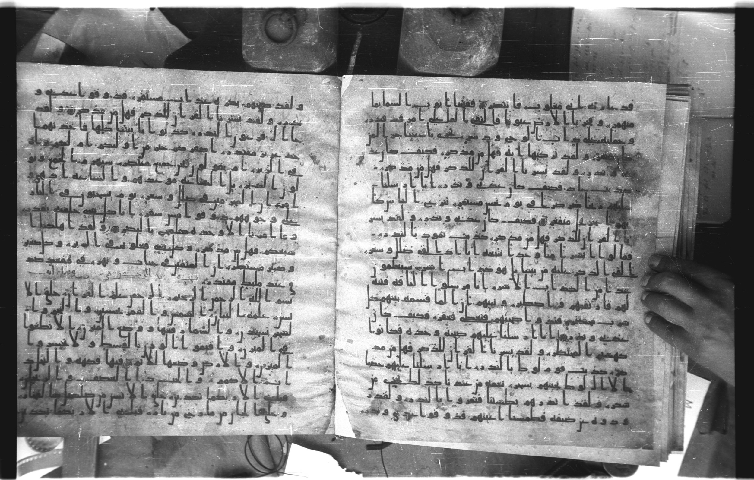 Staatsbibliothek zu Berlin, Ms. or. fol. 4313 (Scan 3), in Ḥiǧāzī (close to type II) script, showing Surah 54:21 from Mid to Late 7th Century AD found in Fustat (Old Cairo), Egypt, currently housed at Staatsbibliothek zu Berlin, Berlin