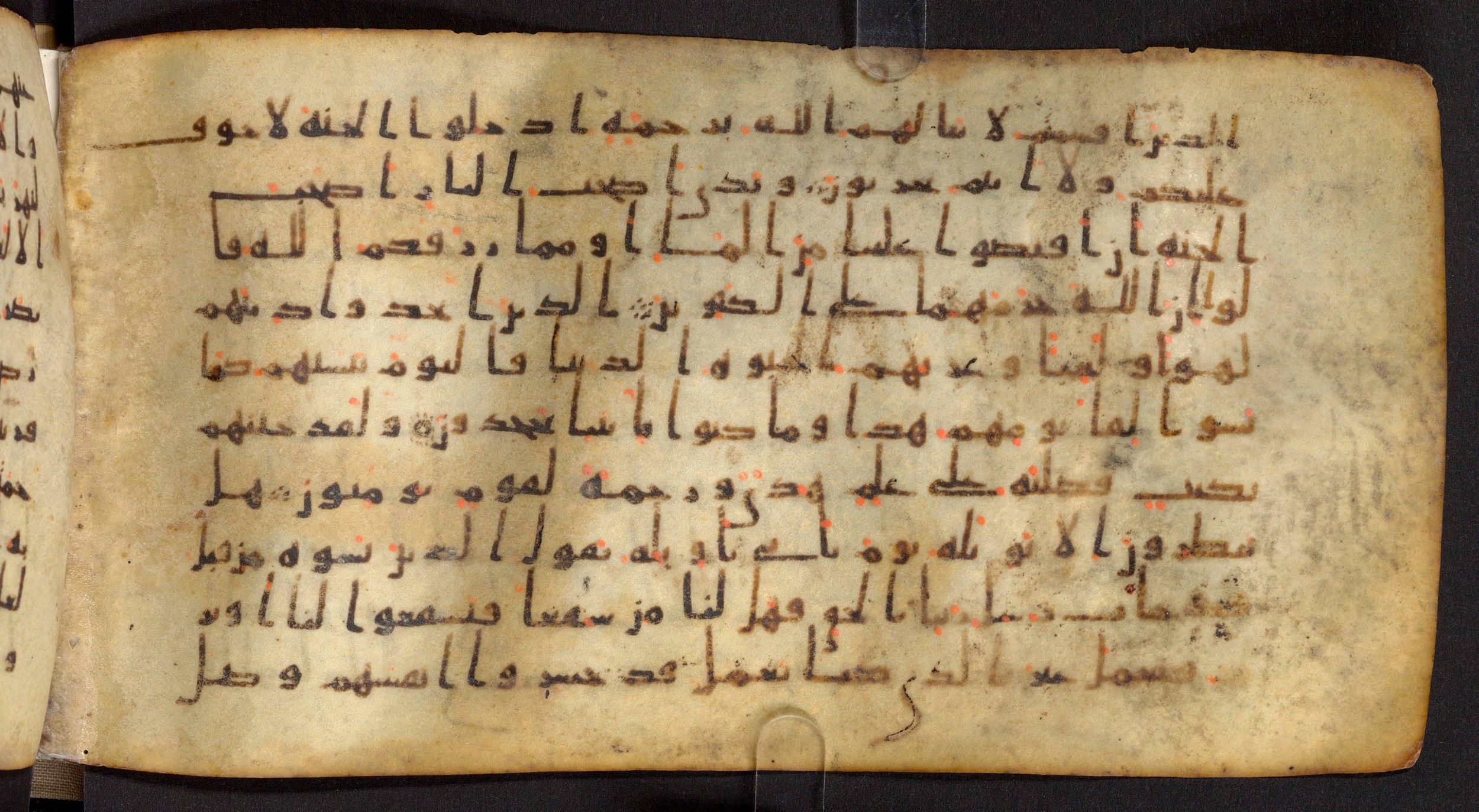 Staatsbibliothek zu Berlin, Ms. or. fol. 4313 (Scan 2), in Ḥiǧāzī (close to type II) script, showing Surah 7:49 from Mid to Late 7th Century AD found in Fustat (Old Cairo), Egypt, currently housed at Staatsbibliothek zu Berlin, Berlin