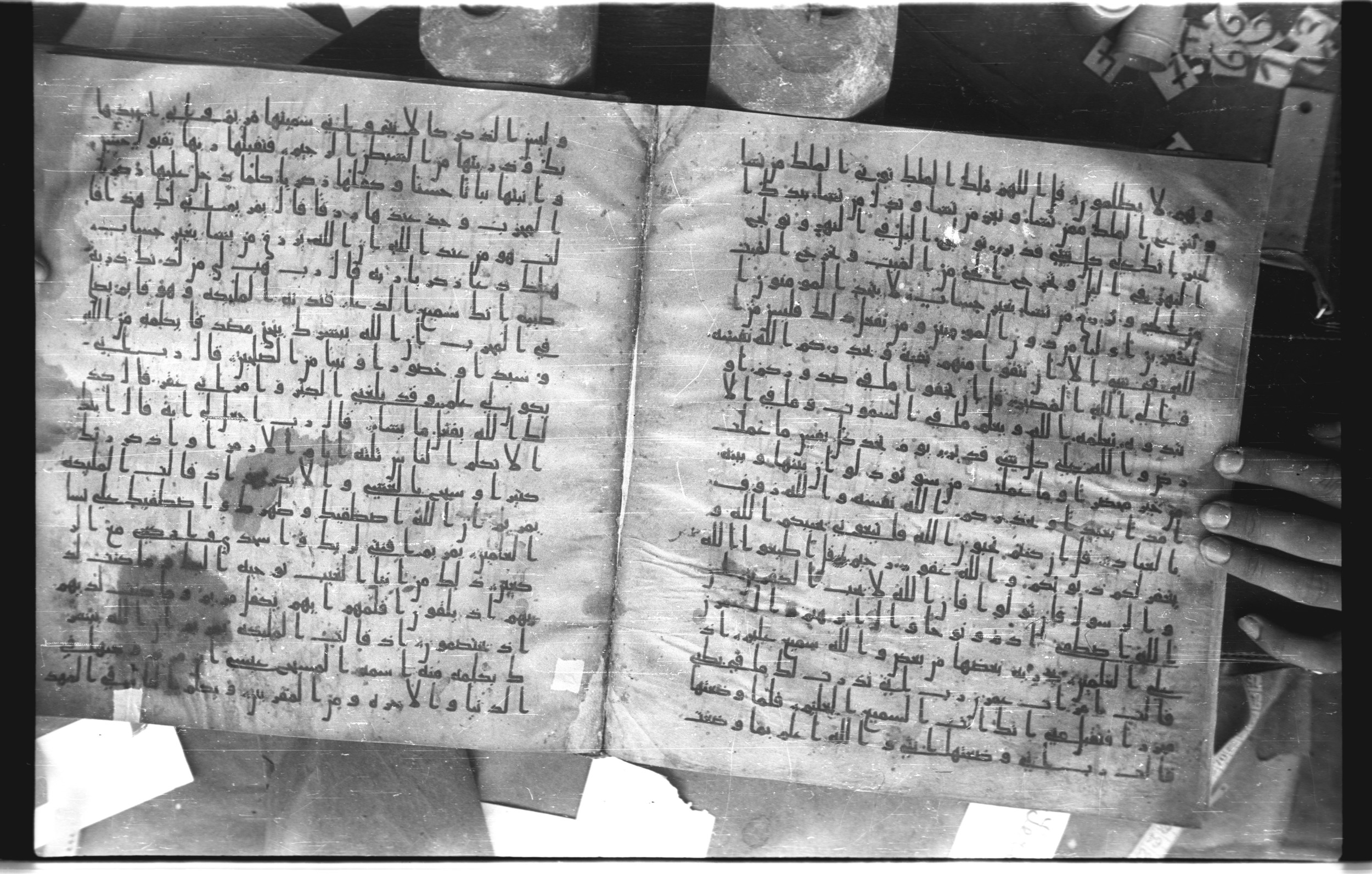 Staatsbibliothek zu Berlin, Ms. or. fol. 4313 (Scan 3), in Ḥiǧāzī (close to type II) script, showing Surah 3:33 from Mid to Late 7th Century AD found in Fustat (Old Cairo), Egypt, currently housed at Staatsbibliothek zu Berlin, Berlin
