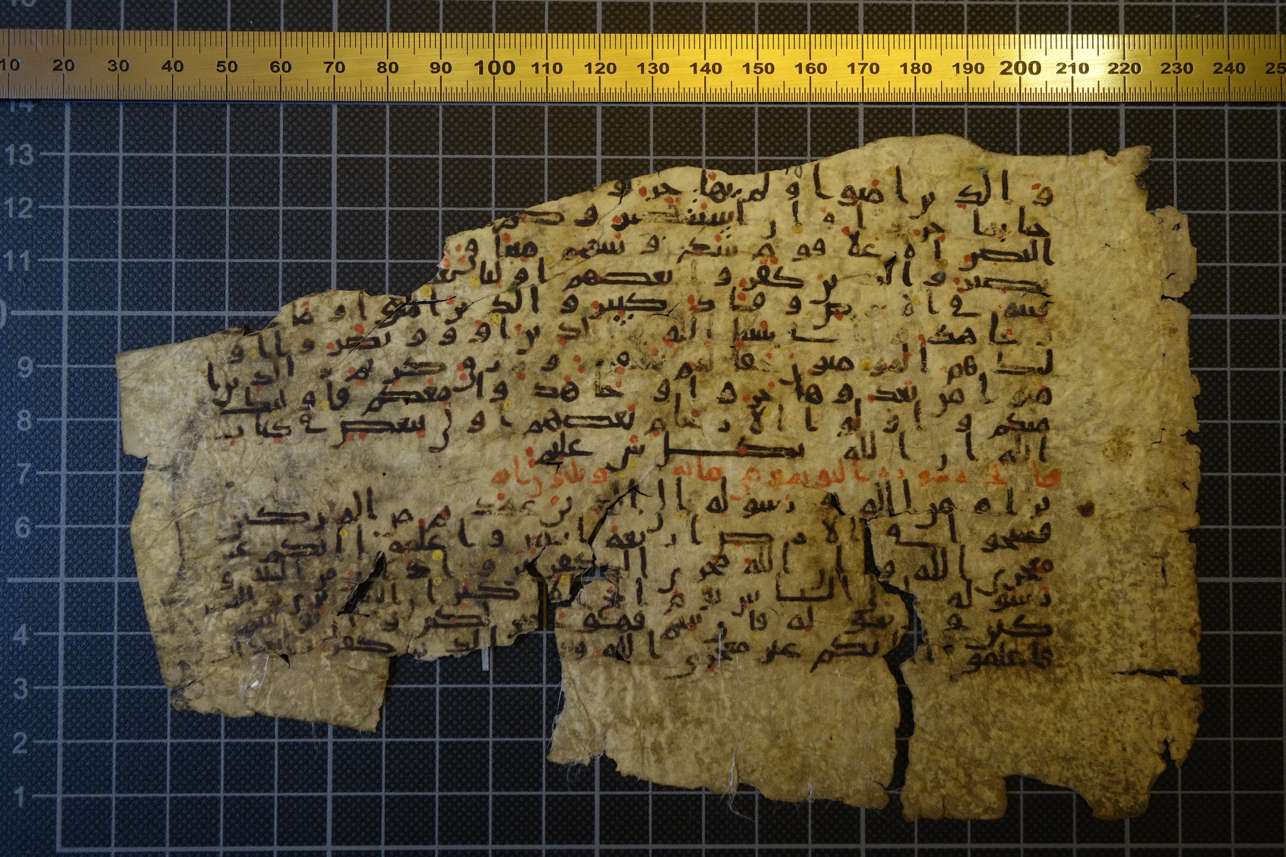 Staatsbibliothek zu Berlin, Ms. or. fol. 4313 (Scan 2), in Ḥiǧāzī (close to type II) script, showing Surah 9:2 from Mid to Late 7th Century AD found in Fustat (Old Cairo), Egypt, currently housed at Staatsbibliothek zu Berlin, Berlin