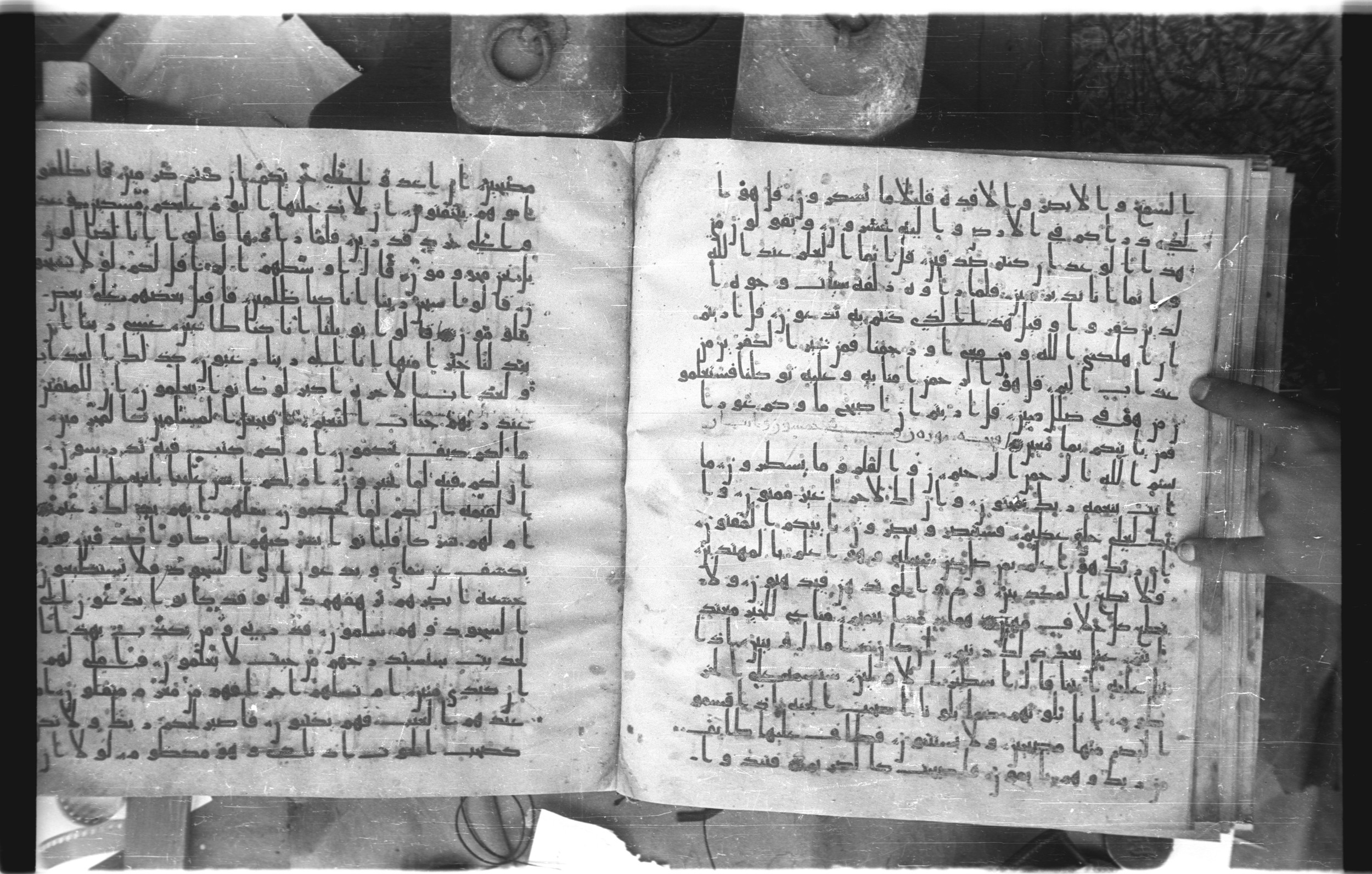 Staatsbibliothek zu Berlin, Ms. or. fol. 4313 (Scan 3), in Ḥiǧāzī (close to type II) script, showing Surah 68:13 from Mid to Late 7th Century AD found in Fustat (Old Cairo), Egypt, currently housed at Staatsbibliothek zu Berlin, Berlin