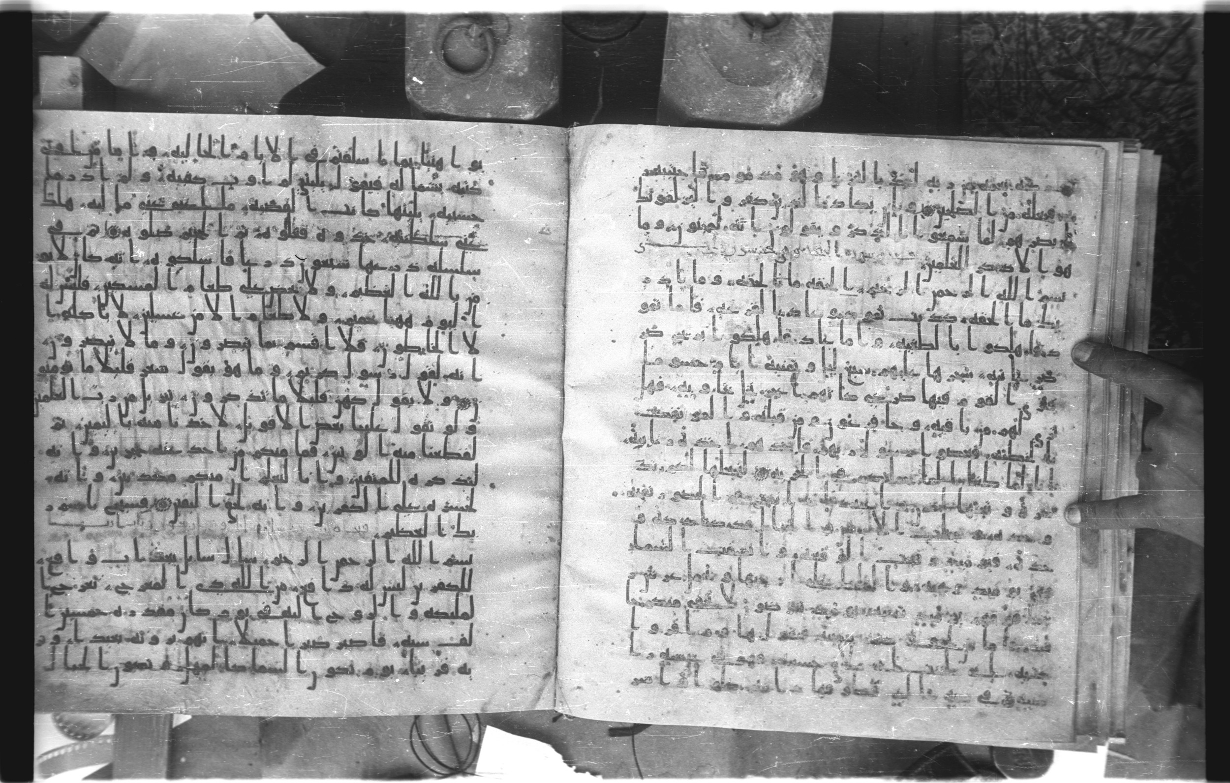 Staatsbibliothek zu Berlin, Ms. or. fol. 4313 (Scan 2), in Ḥiǧāzī (close to type II) script, showing Surah 69:21 from Mid to Late 7th Century AD found in Fustat (Old Cairo), Egypt, currently housed at Staatsbibliothek zu Berlin, Berlin