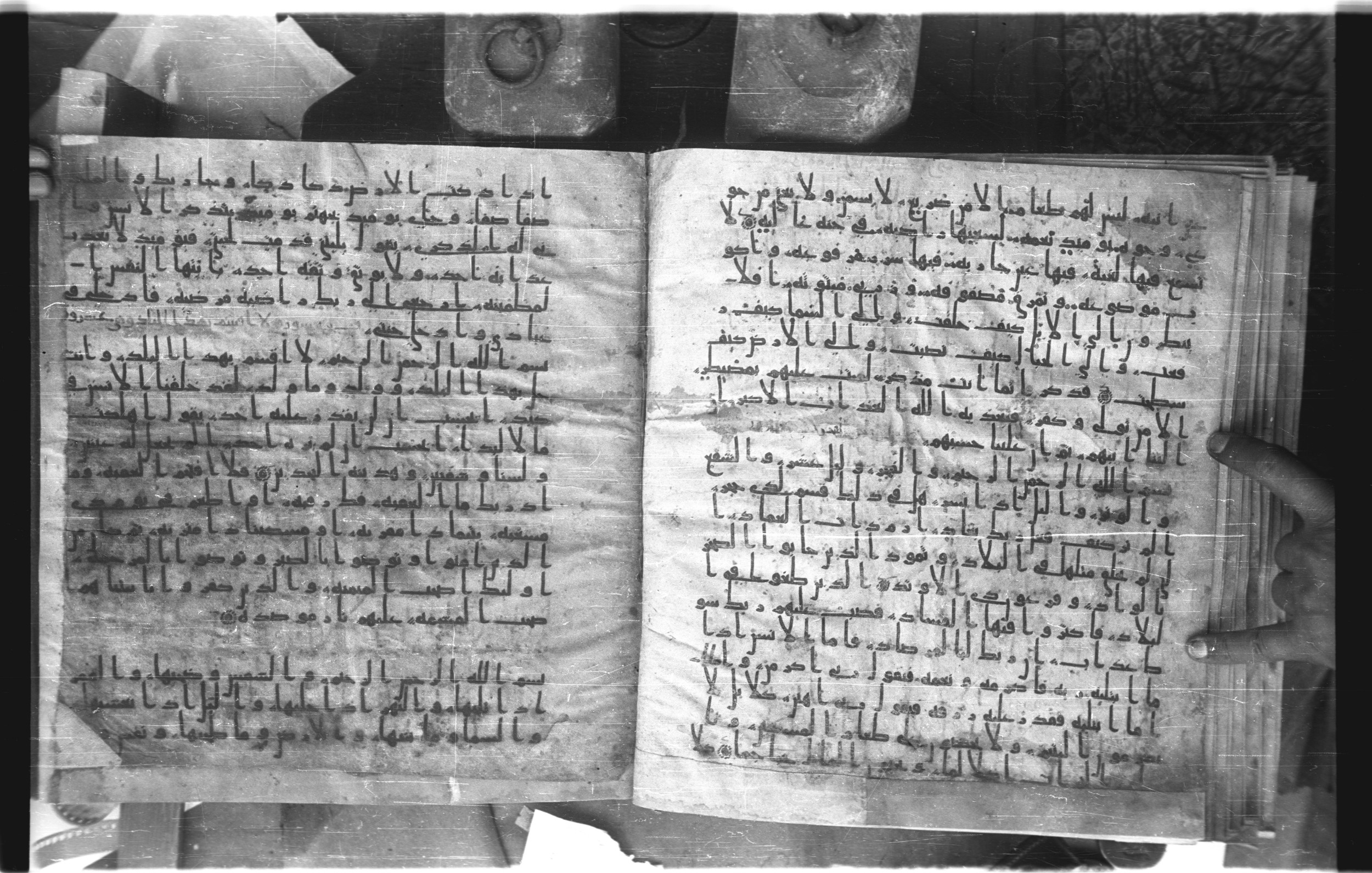 Staatsbibliothek zu Berlin, Ms. or. fol. 4313 (Scan 3), in Ḥiǧāzī (close to type II) script, showing Surah 88:21 from Mid to Late 7th Century AD found in Fustat (Old Cairo), Egypt, currently housed at Staatsbibliothek zu Berlin, Berlin