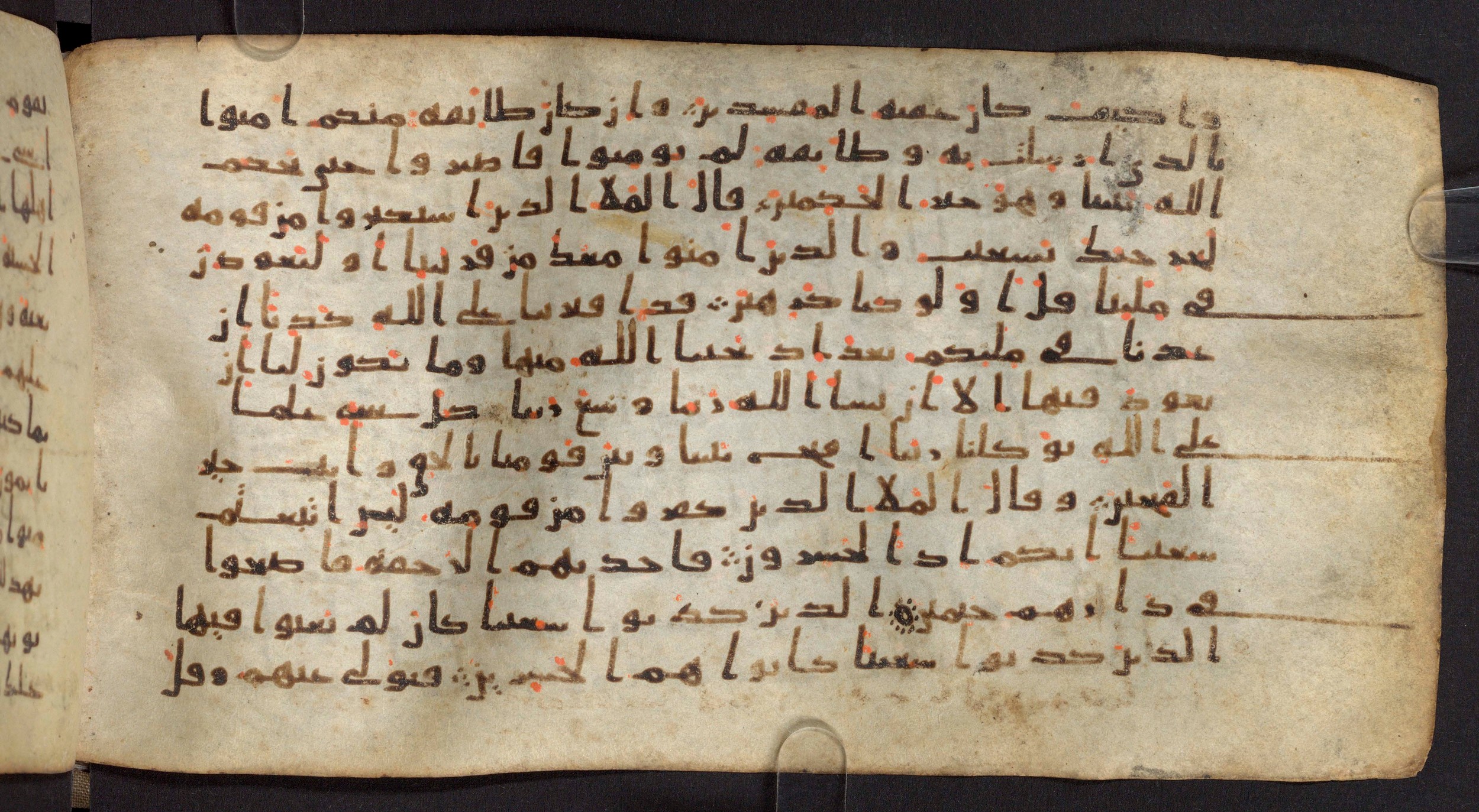Staatsbibliothek zu Berlin, Ms. or. fol. 4313 (Scan 1), in Ḥiǧāzī (close to type II) script, showing Surah 7:91 from Mid to Late 7th Century AD found in Fustat (Old Cairo), Egypt, currently housed at Staatsbibliothek zu Berlin, Berlin