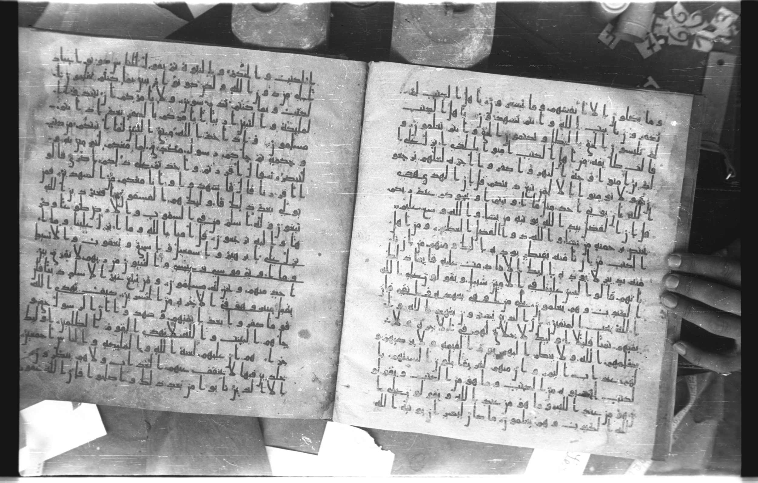 Staatsbibliothek zu Berlin, Ms. or. fol. 4313 (Scan 4), in Ḥiǧāzī (close to type II) script, showing Surah 3:71 from Mid to Late 7th Century AD found in Fustat (Old Cairo), Egypt, currently housed at Staatsbibliothek zu Berlin, Berlin
