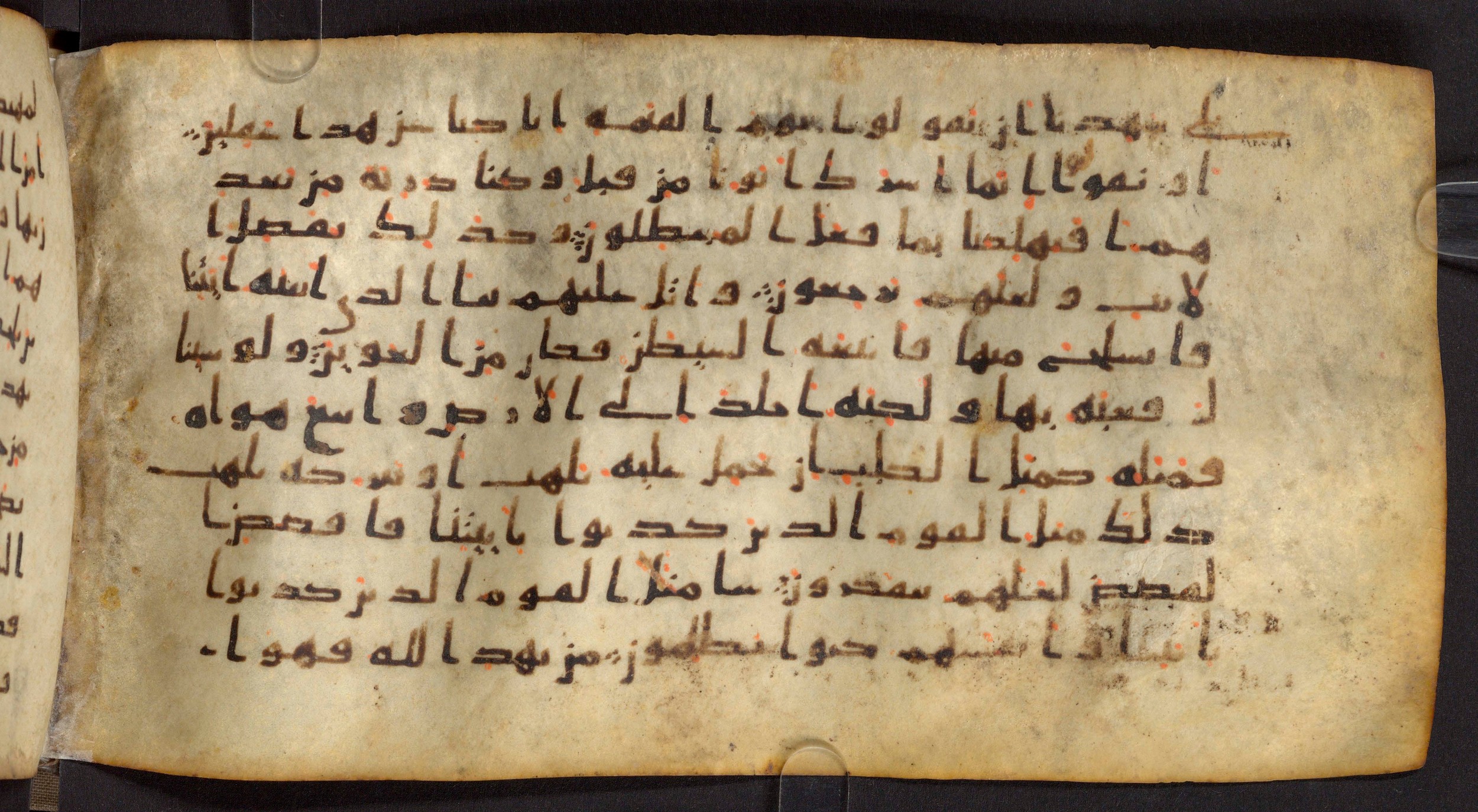 Staatsbibliothek zu Berlin, Ms. or. fol. 4313 (Scan 2), in Ḥiǧāzī (close to type II) script, showing Surah 7:175 from Mid to Late 7th Century AD found in Fustat (Old Cairo), Egypt, currently housed at Staatsbibliothek zu Berlin, Berlin