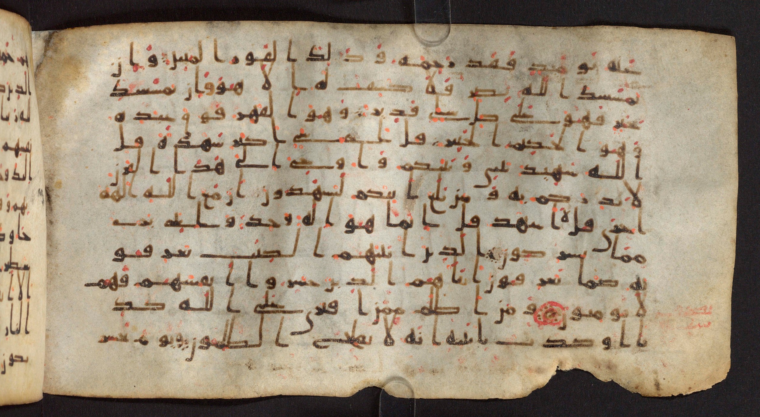 Staatsbibliothek zu Berlin, Ms. or. fol. 4313 (Scan 1), in Ḥiǧāzī (close to type II) script, showing Surah 6:21 from Mid to Late 7th Century AD found in Fustat (Old Cairo), Egypt, currently housed at Staatsbibliothek zu Berlin, Berlin