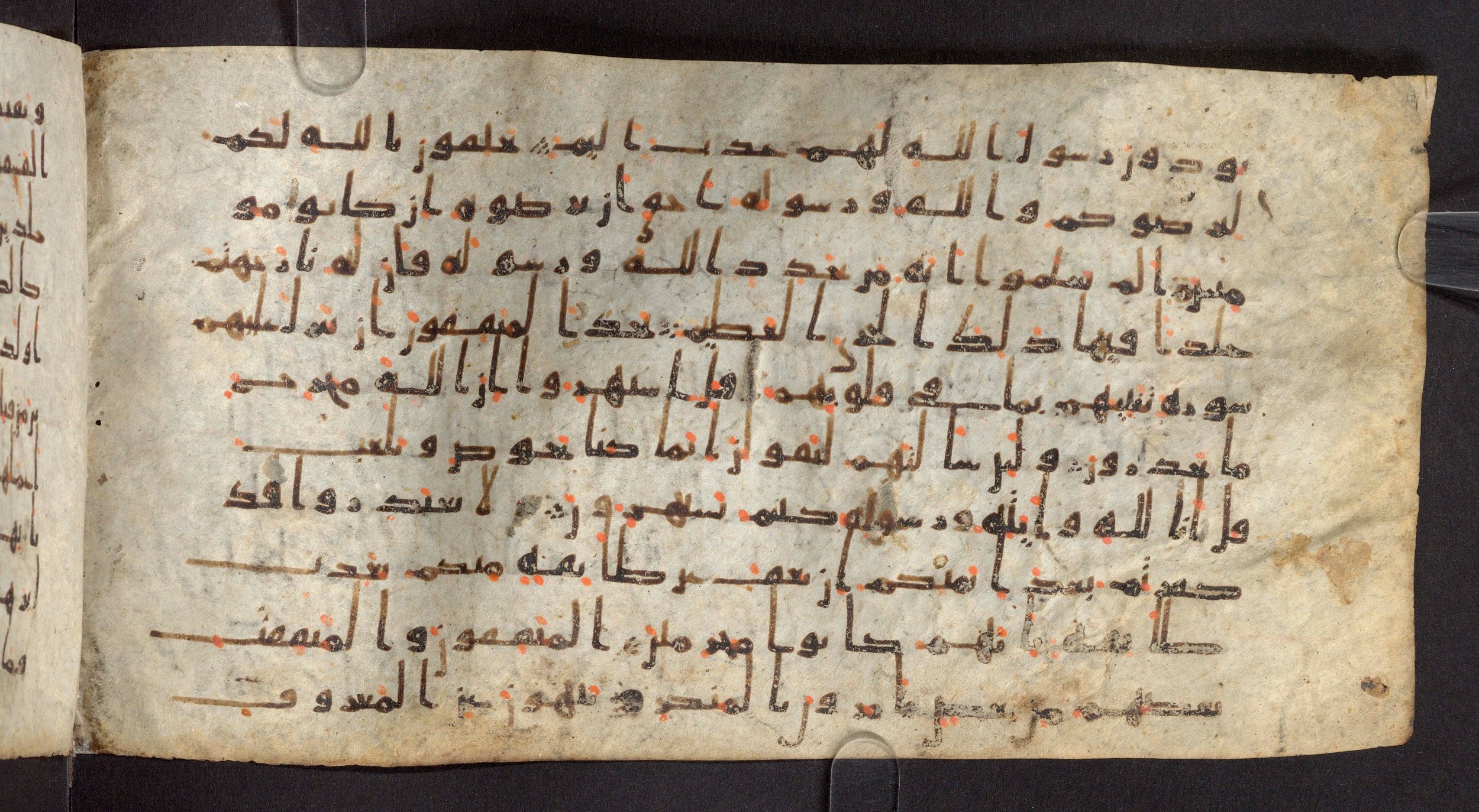 Staatsbibliothek zu Berlin, Ms. or. fol. 4313 (Scan 1), in Ḥiǧāzī (close to type II) script, showing Surah 9:67 from Mid to Late 7th Century AD found in Fustat (Old Cairo), Egypt, currently housed at Staatsbibliothek zu Berlin, Berlin