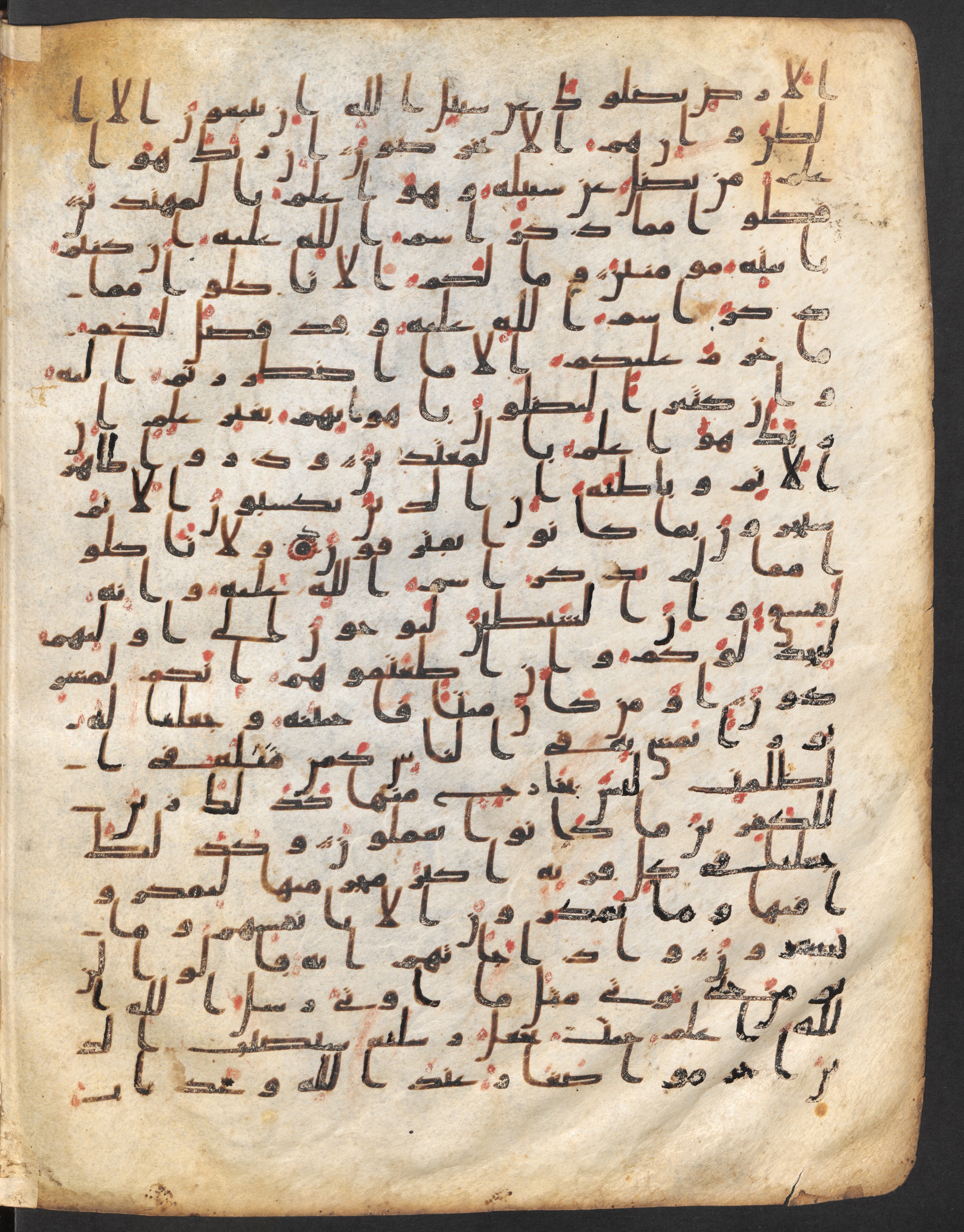 Staatsbibliothek zu Berlin, Ms. or. fol. 4313 (Scan 4), in Ḥiǧāzī (close to type II) script, showing Surah 6:116 from Mid to Late 7th Century AD found in Fustat (Old Cairo), Egypt, currently housed at Staatsbibliothek zu Berlin, Berlin