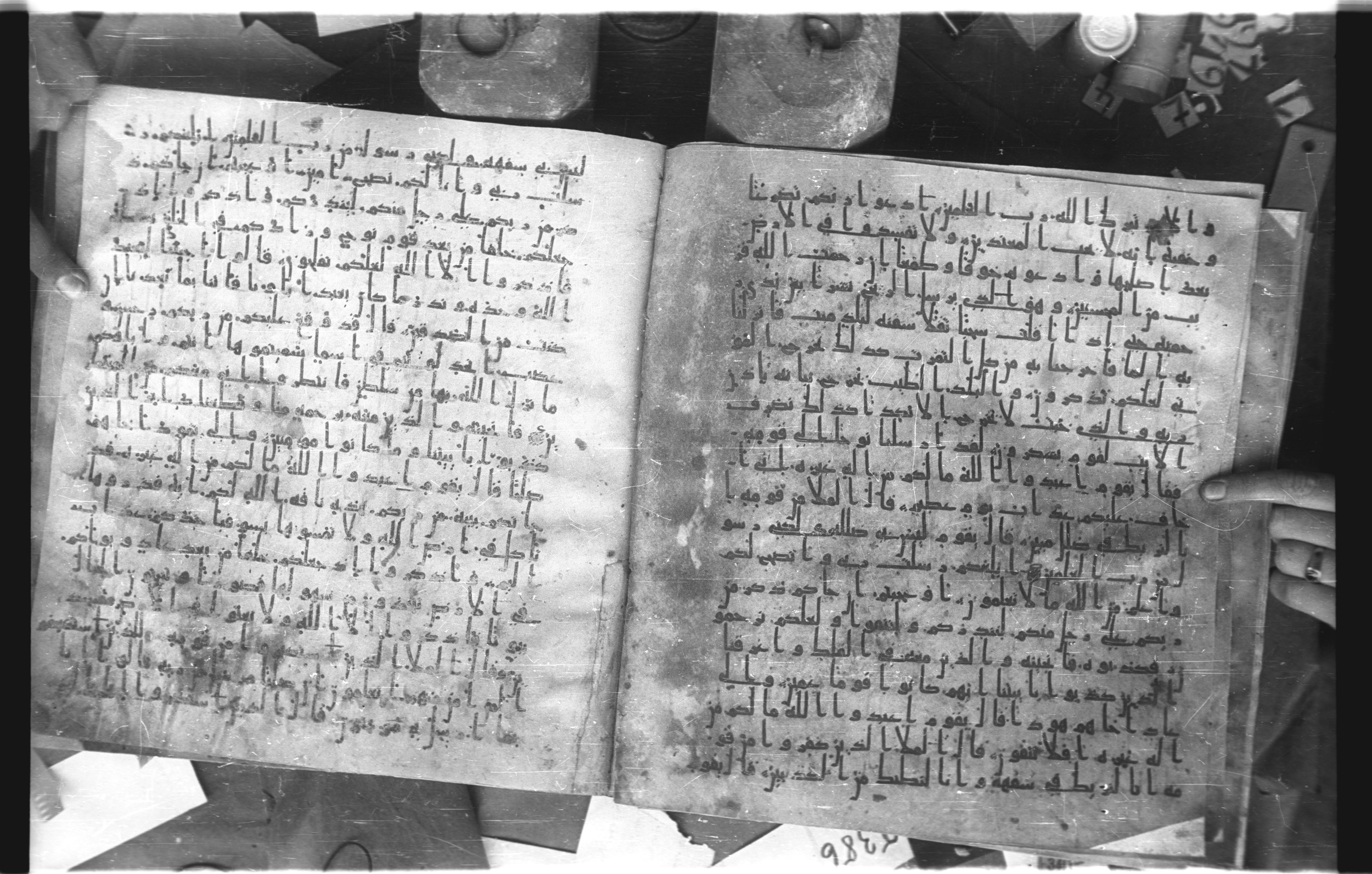 Staatsbibliothek zu Berlin, Ms. or. fol. 4313 (Scan 3), in Ḥiǧāzī (close to type II) script, showing Surah 7:65 from Mid to Late 7th Century AD found in Fustat (Old Cairo), Egypt, currently housed at Staatsbibliothek zu Berlin, Berlin