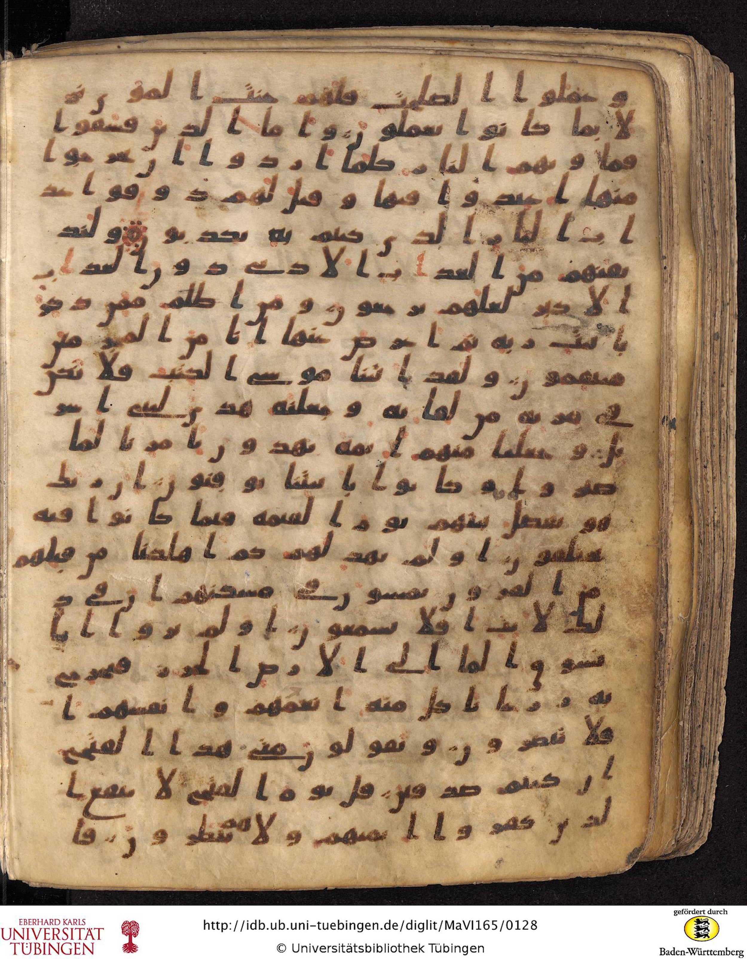 Staatsbibliothek zu Berlin, Ms. or. fol. 4313 (Scan 3), in Ḥiǧāzī (close to type II) script, showing Surah 32:28 from Mid to Late 7th Century AD found in Fustat (Old Cairo), Egypt, currently housed at Staatsbibliothek zu Berlin, Berlin