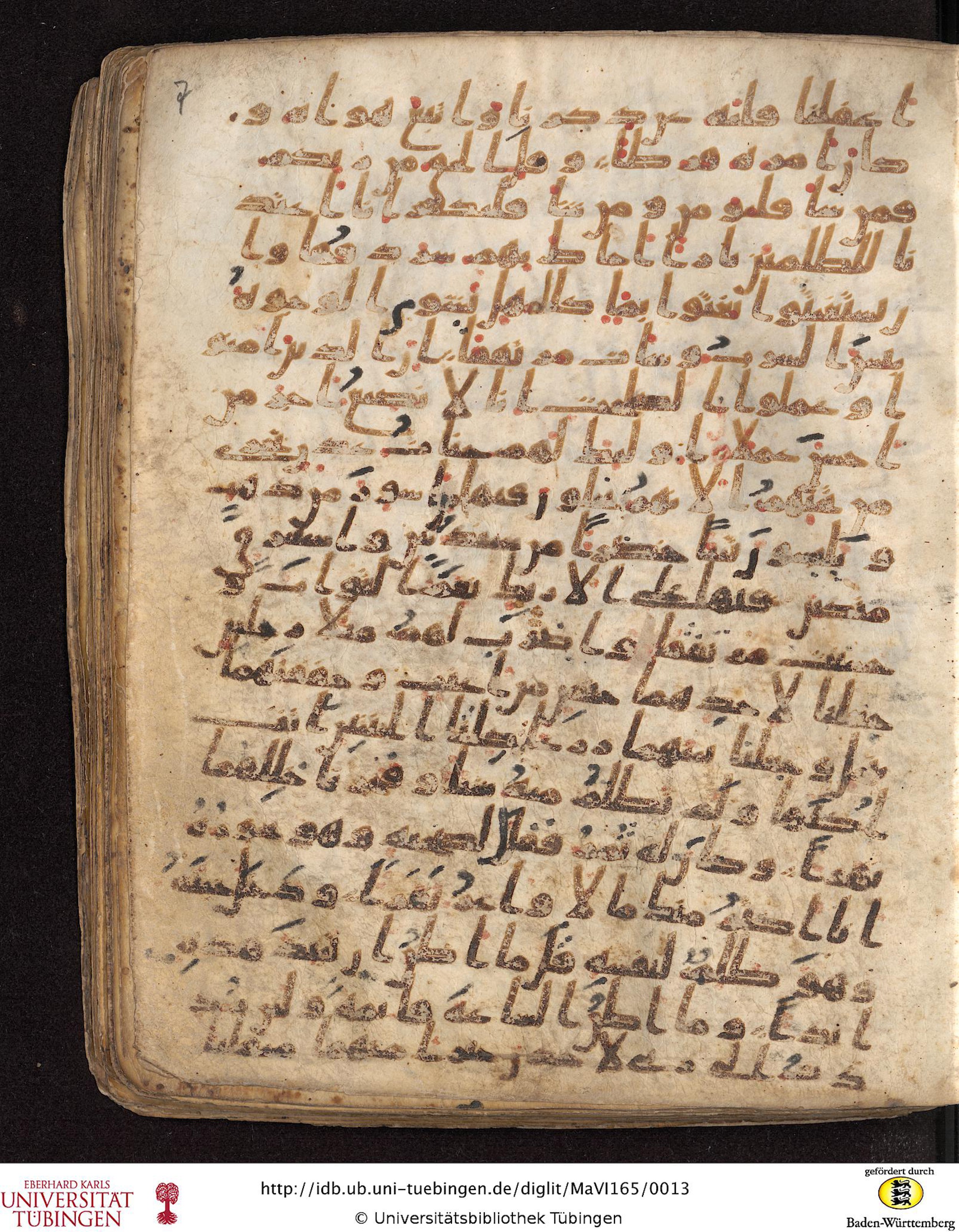 Staatsbibliothek zu Berlin, Ms. or. fol. 4313 (Scan 4), in Ḥiǧāzī (close to type II) script, showing Surah 18:32 from Mid to Late 7th Century AD found in Fustat (Old Cairo), Egypt, currently housed at Staatsbibliothek zu Berlin, Berlin