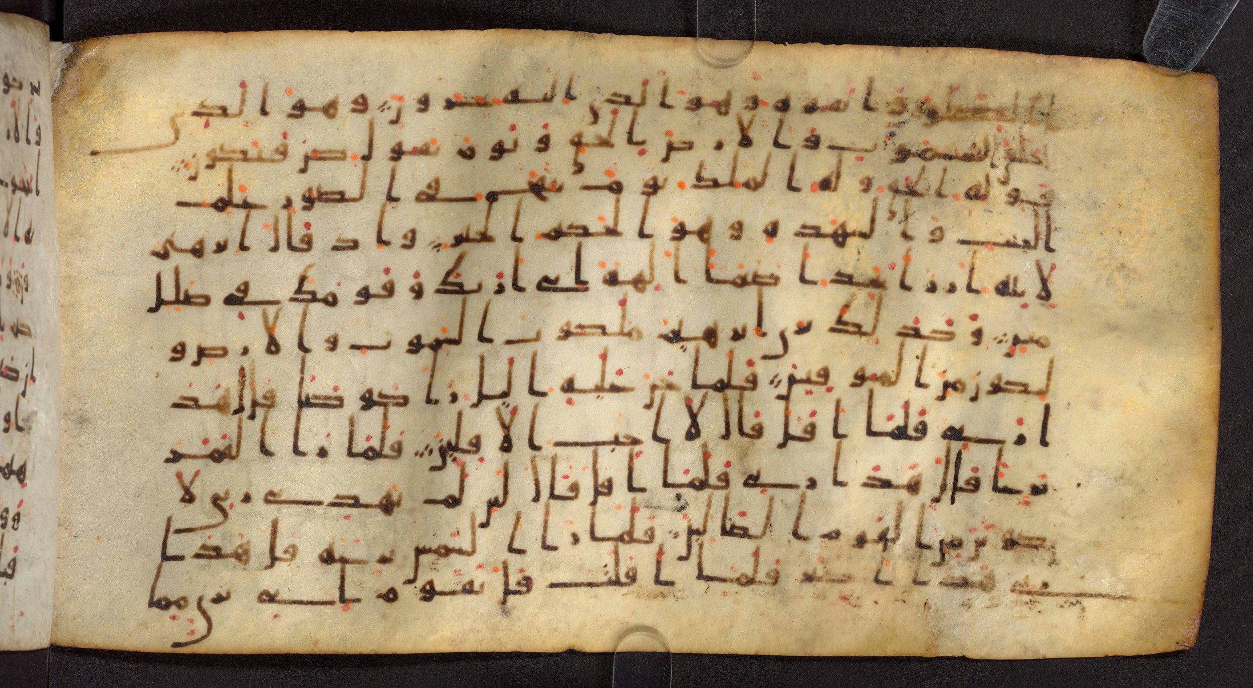 Staatsbibliothek zu Berlin, Ms. or. fol. 4313 (Scan 3), in Ḥiǧāzī (close to type II) script, showing Surah 6:73 from Mid to Late 7th Century AD found in Fustat (Old Cairo), Egypt, currently housed at Staatsbibliothek zu Berlin, Berlin