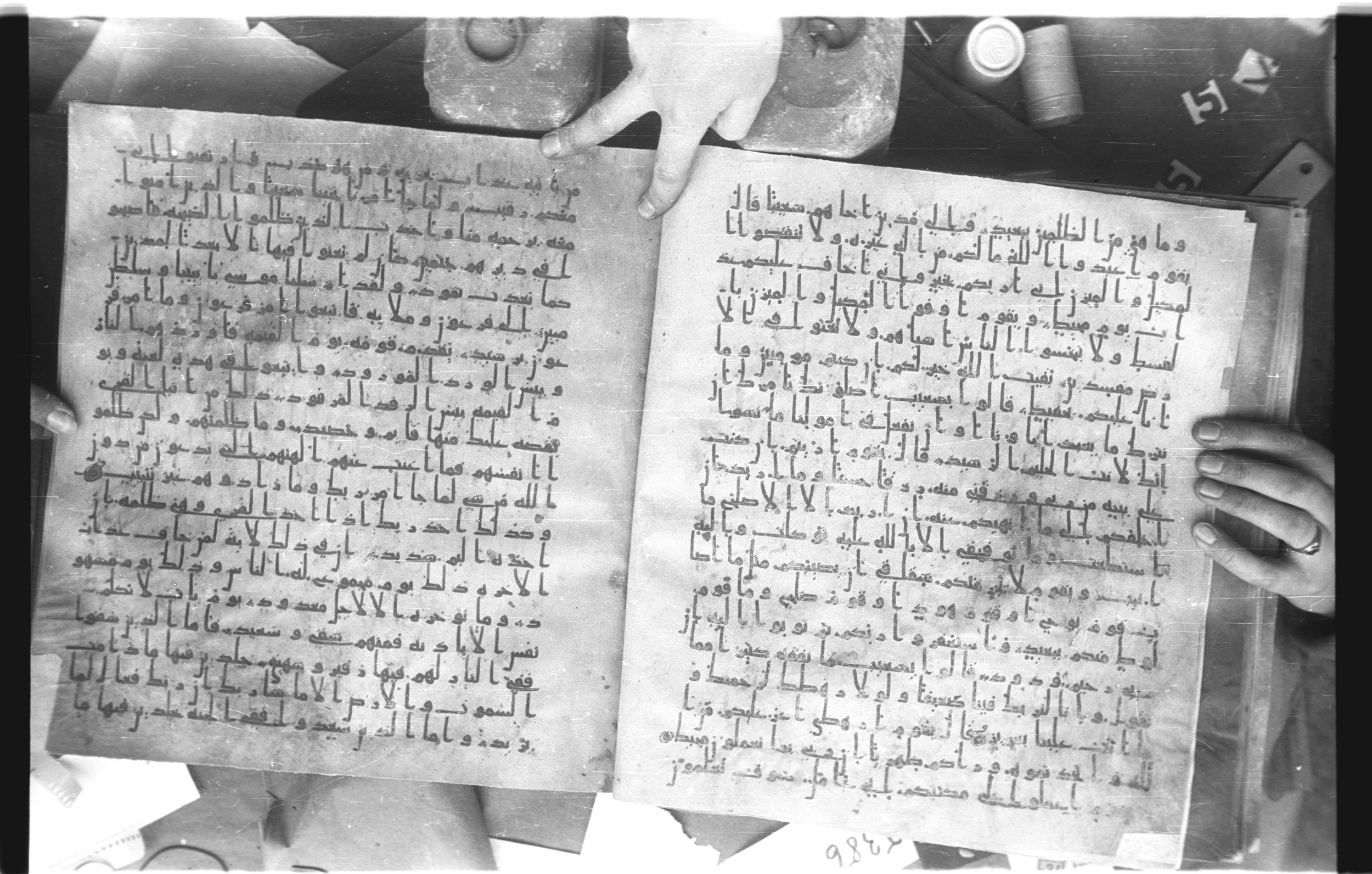 Staatsbibliothek zu Berlin, Ms. or. fol. 4313 (Scan 2), in Ḥiǧāzī (close to type II) script, showing Surah 11:89 from Mid to Late 7th Century AD found in Fustat (Old Cairo), Egypt, currently housed at Staatsbibliothek zu Berlin, Berlin
