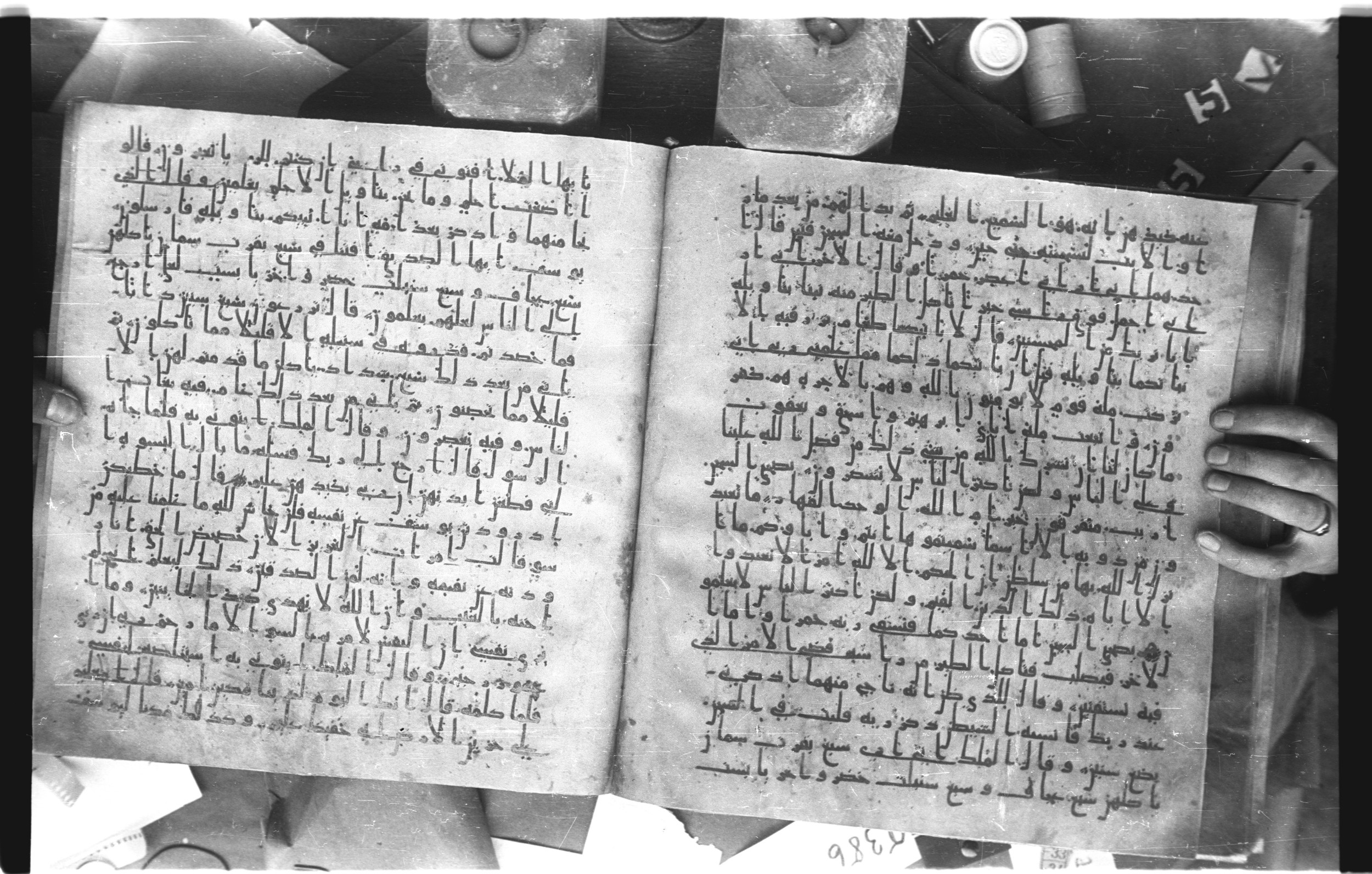 Staatsbibliothek zu Berlin, Ms. or. fol. 4313 (Scan 2), in Ḥiǧāzī (close to type II) script, showing Surah 12:39 from Mid to Late 7th Century AD found in Fustat (Old Cairo), Egypt, currently housed at Staatsbibliothek zu Berlin, Berlin