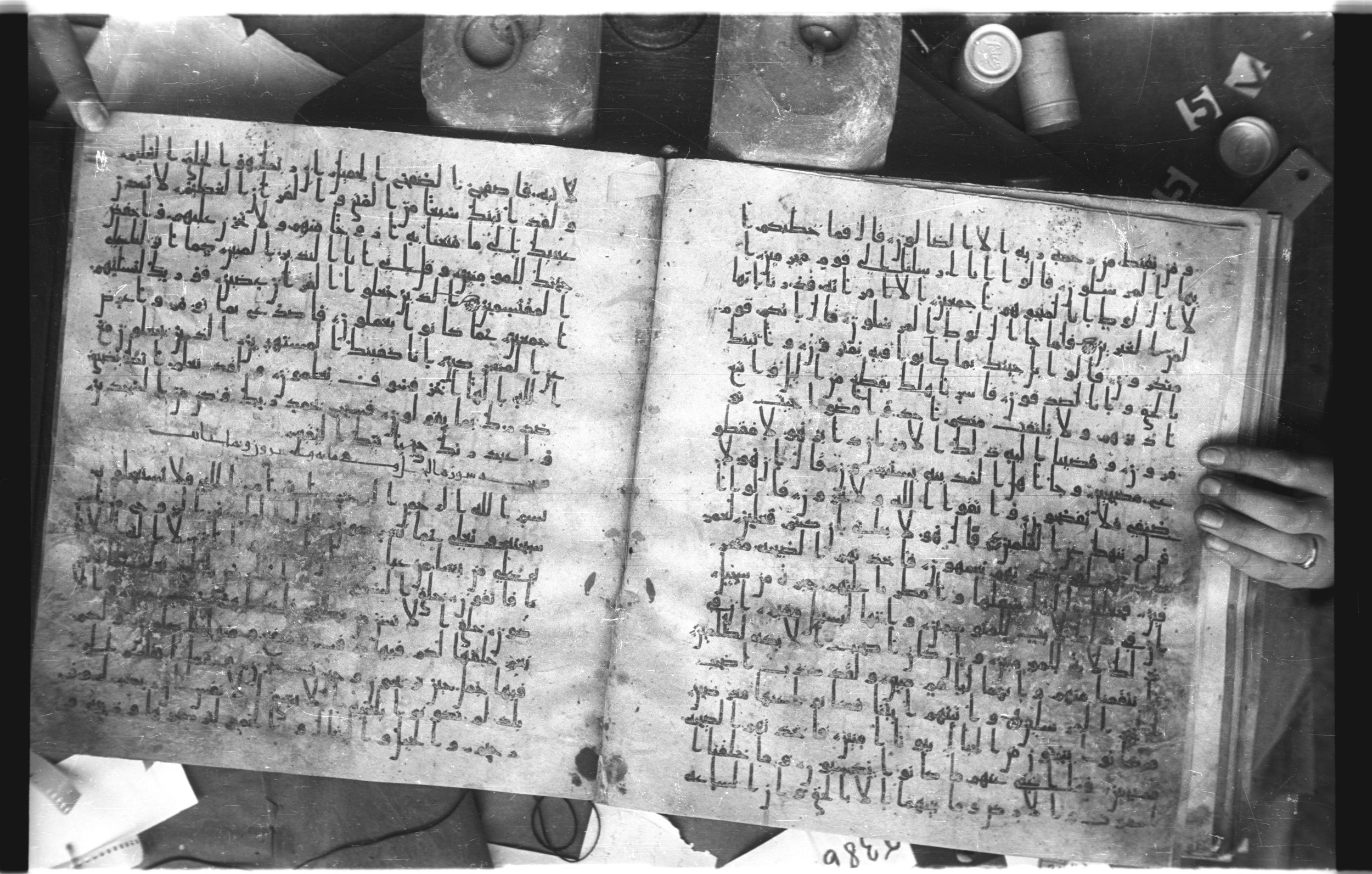 Staatsbibliothek zu Berlin, Ms. or. fol. 4313 (Scan 4), in Ḥiǧāzī (close to type II) script, showing Surah 15:71 from Mid to Late 7th Century AD found in Fustat (Old Cairo), Egypt, currently housed at Staatsbibliothek zu Berlin, Berlin