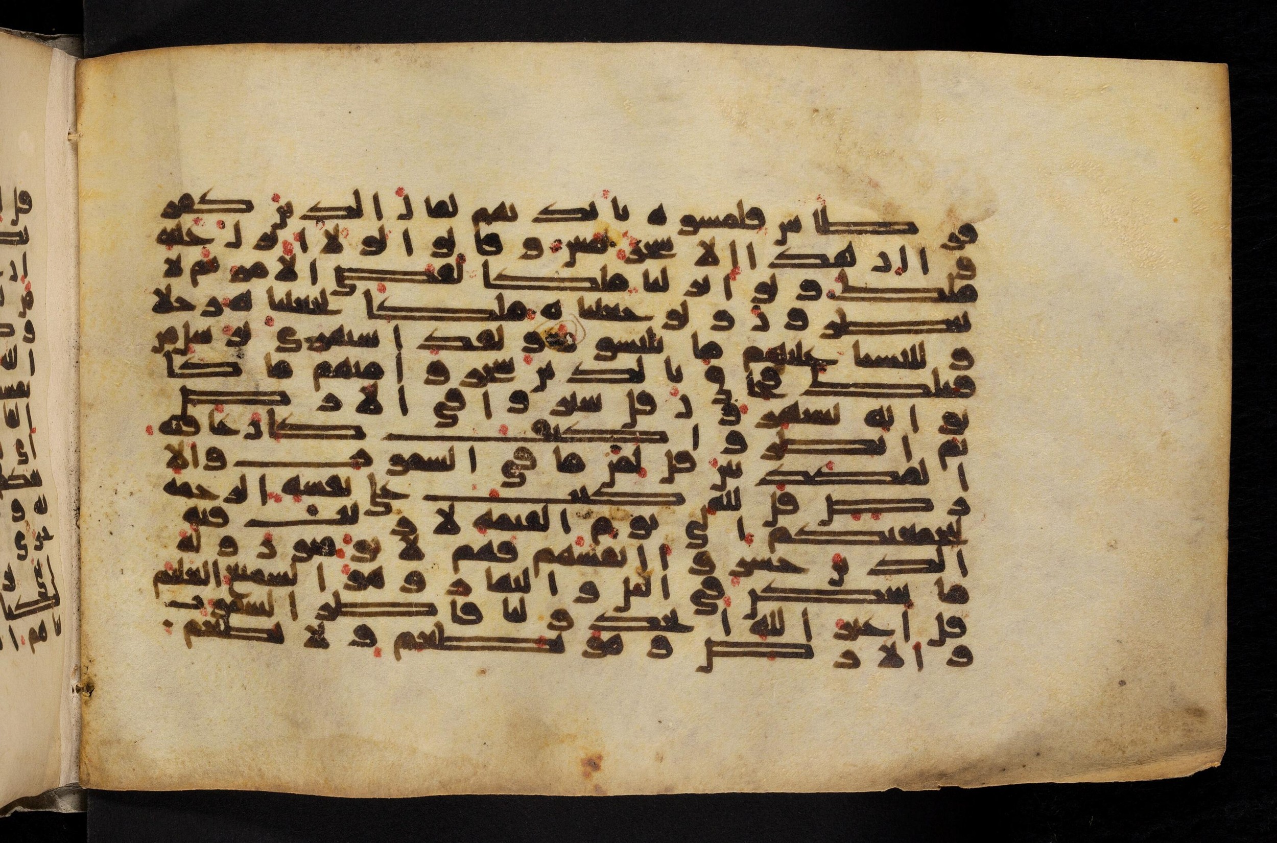 Paris, Bibliothèque nationale de France, Arabe 324 (c) (Scan 1), in Kufic C (Graphie C I a) script, showing Surah 6:13 from 8th Century AD found in Fustat (Old Cairo), Egypt, currently housed at Bibliothèque nationale de France, Paris