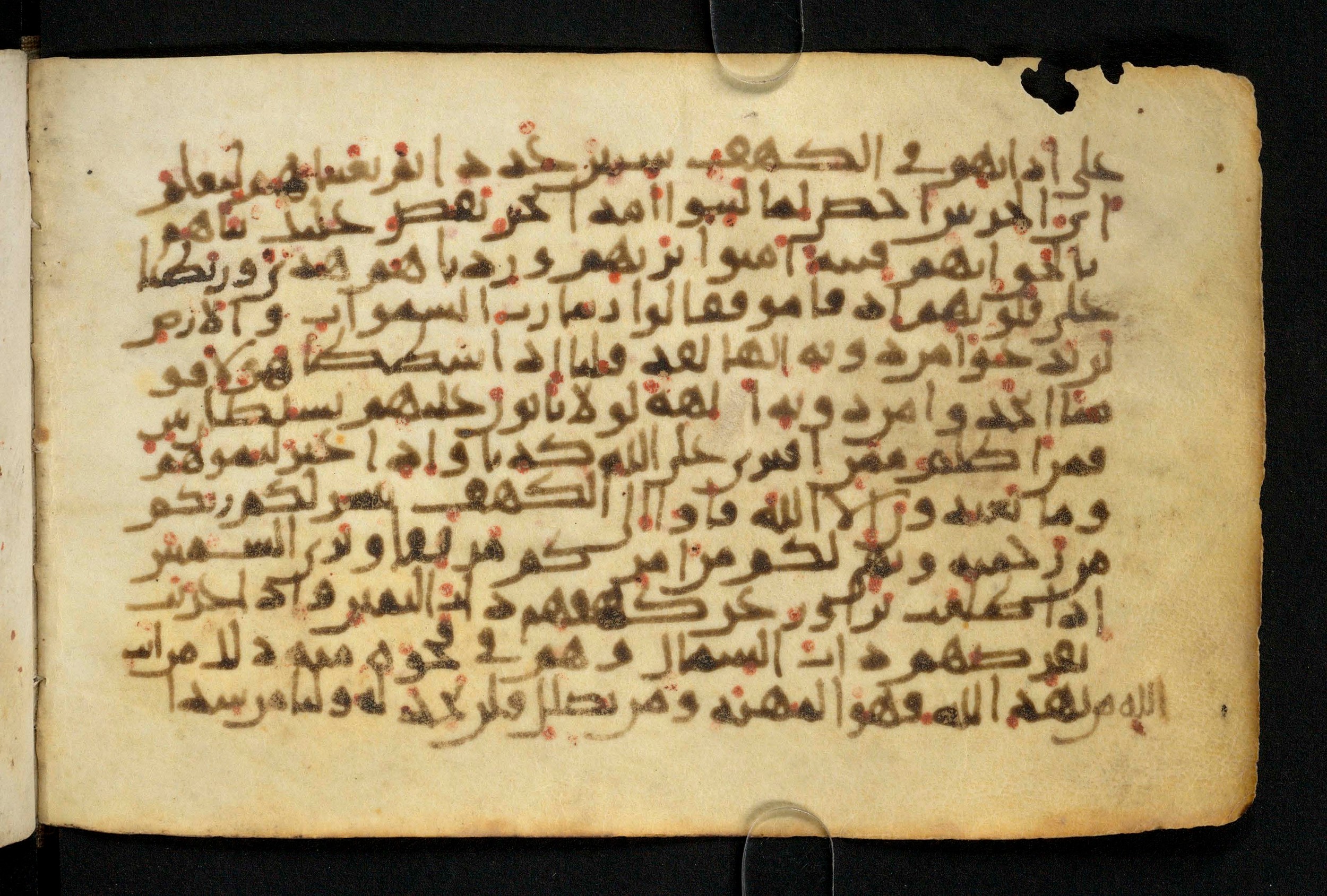 Paris, Bibliothèque nationale de France, Arabe 324 (c) (Scan 1), in Kufic C (Graphie C I a) script, showing Surah 18:13 from 8th Century AD found in Fustat (Old Cairo), Egypt, currently housed at Bibliothèque nationale de France, Paris