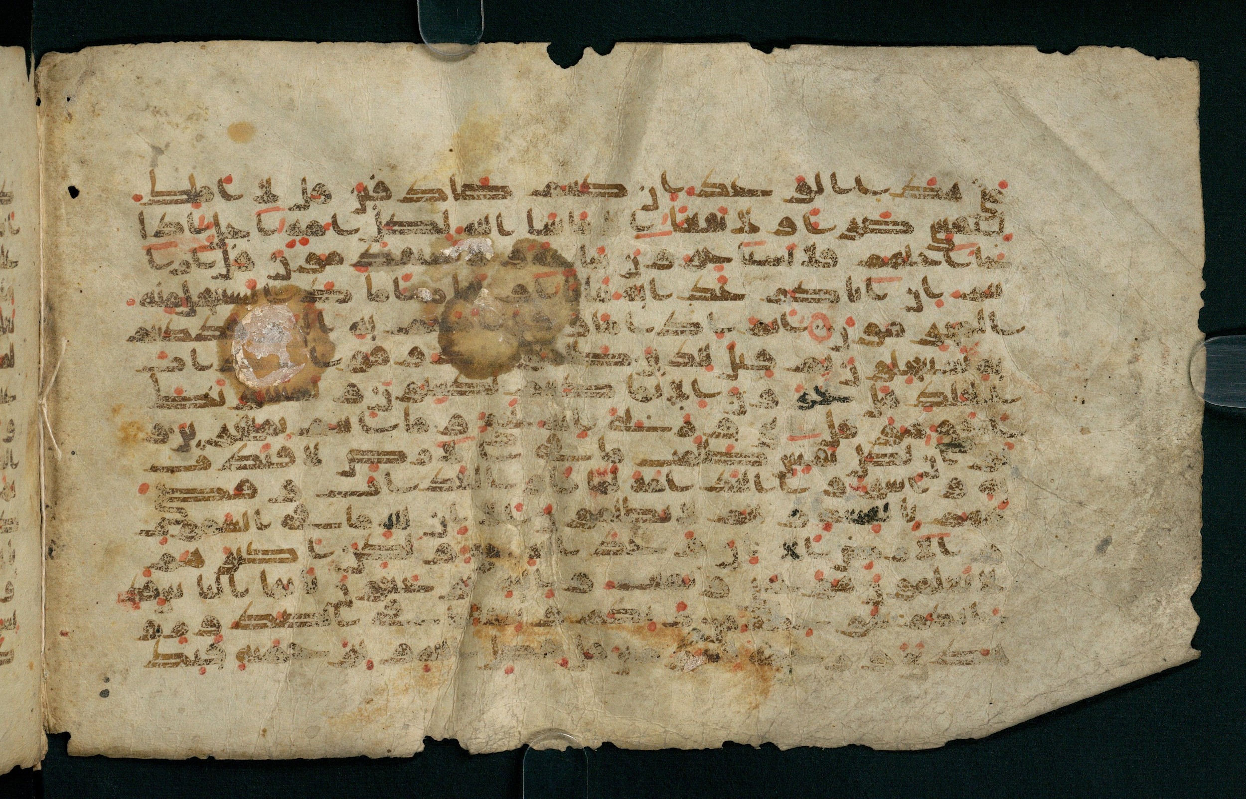 Paris, Bibliothèque nationale de France, Arabe 324 (c) (Scan 1), in Kufic C (Graphie C I a) script, showing Surah 10:49 from 8th Century AD found in Fustat (Old Cairo), Egypt, currently housed at Bibliothèque nationale de France, Paris