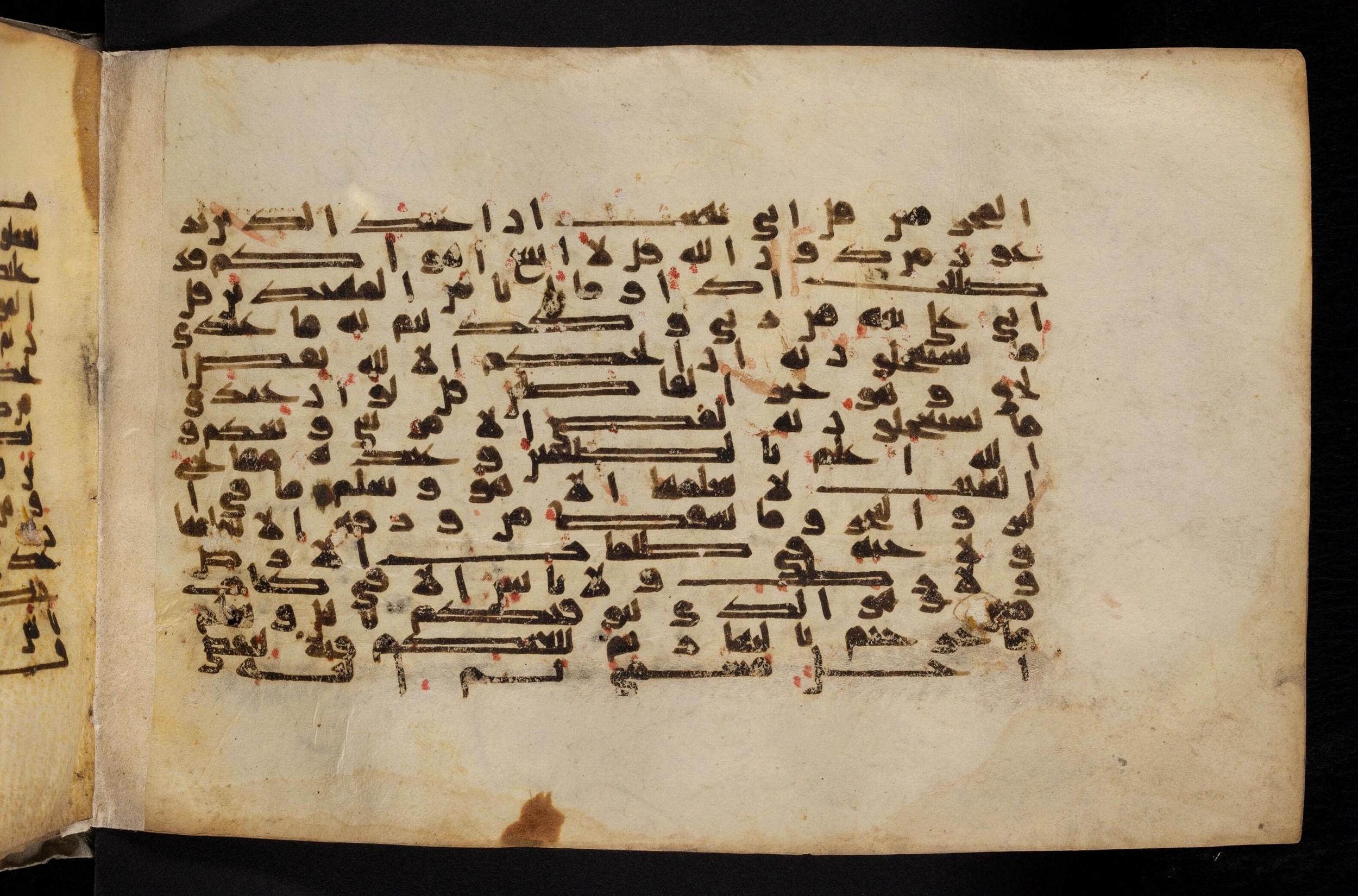 Paris, Bibliothèque nationale de France, Arabe 324 (c) (Scan 3), in Kufic C (Graphie C I a) script, showing Surah 6:59 from 8th Century AD found in Fustat (Old Cairo), Egypt, currently housed at Bibliothèque nationale de France, Paris