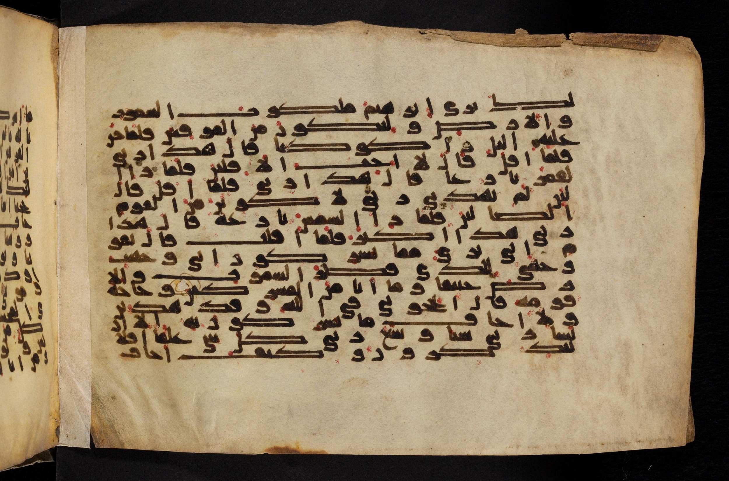 Paris, Bibliothèque nationale de France, Arabe 324 (c) (Scan 3), in Kufic C (Graphie C I a) script, showing Surah 6:76 from 8th Century AD found in Fustat (Old Cairo), Egypt, currently housed at Bibliothèque nationale de France, Paris