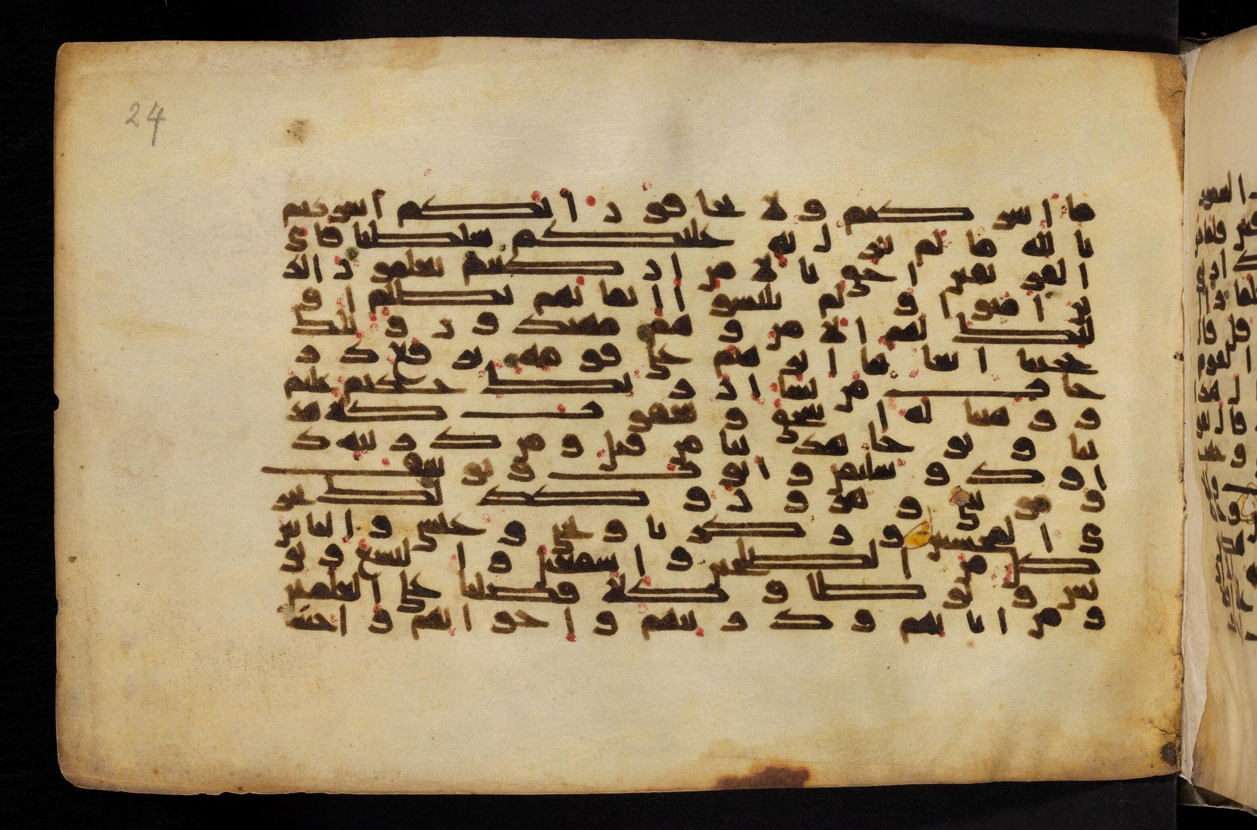 Paris, Bibliothèque nationale de France, Arabe 324 (c) (Scan 2), in Kufic C (Graphie C I a) script, showing Surah 6:83 from 8th Century AD found in Fustat (Old Cairo), Egypt, currently housed at Bibliothèque nationale de France, Paris