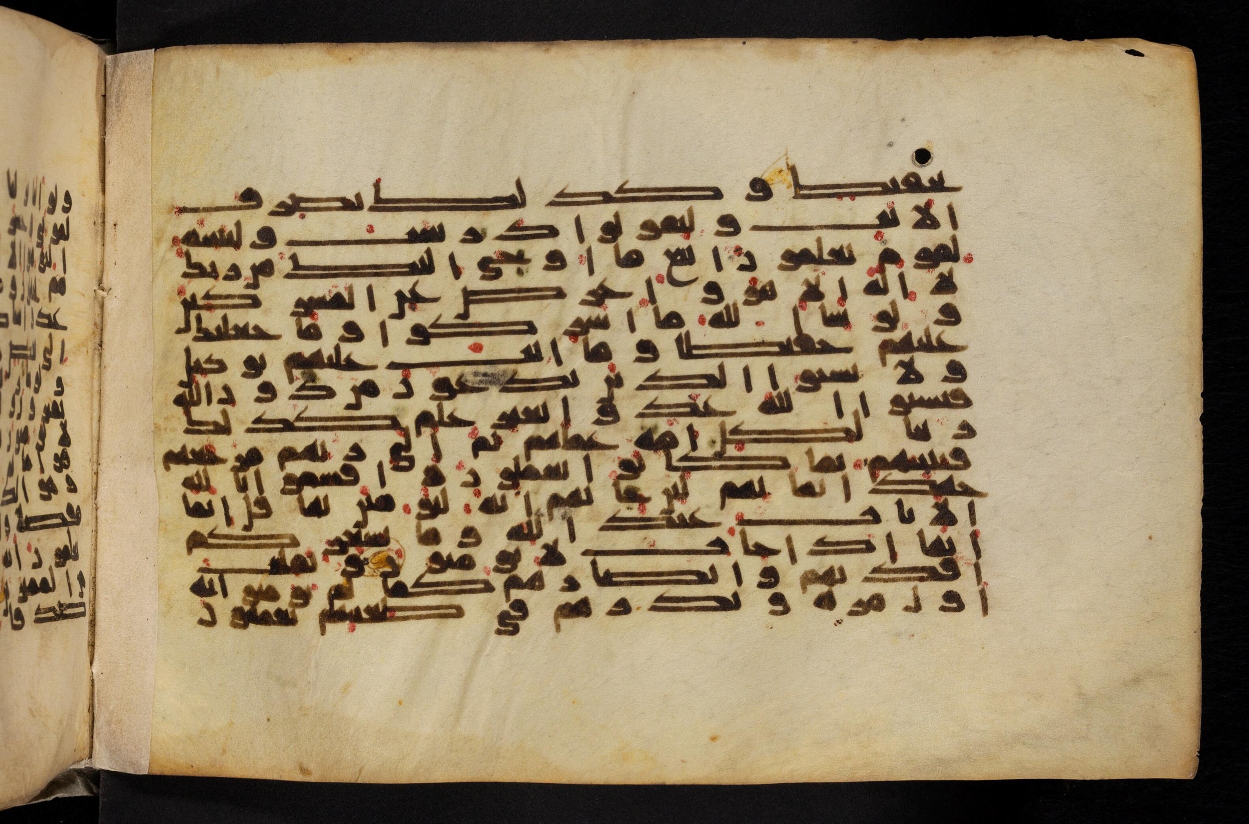 Paris, Bibliothèque nationale de France, Arabe 324 (c) (Scan 3), in Kufic C (Graphie C I a) script, showing Surah 6:110 from 8th Century AD found in Fustat (Old Cairo), Egypt, currently housed at Bibliothèque nationale de France, Paris